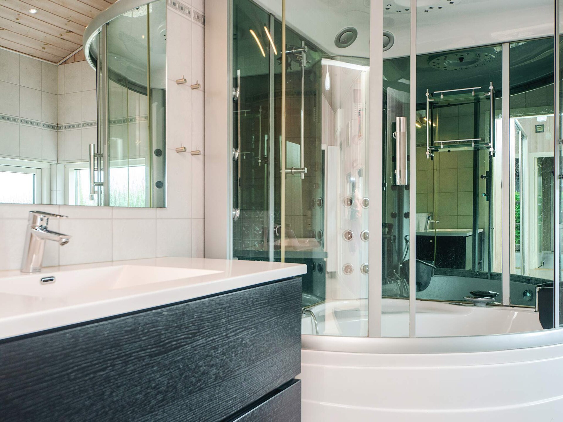 Activiteitenhuis aan het Kvie Meer met whirlpool, stoomcabine en panoramisch uitzicht - foto 25