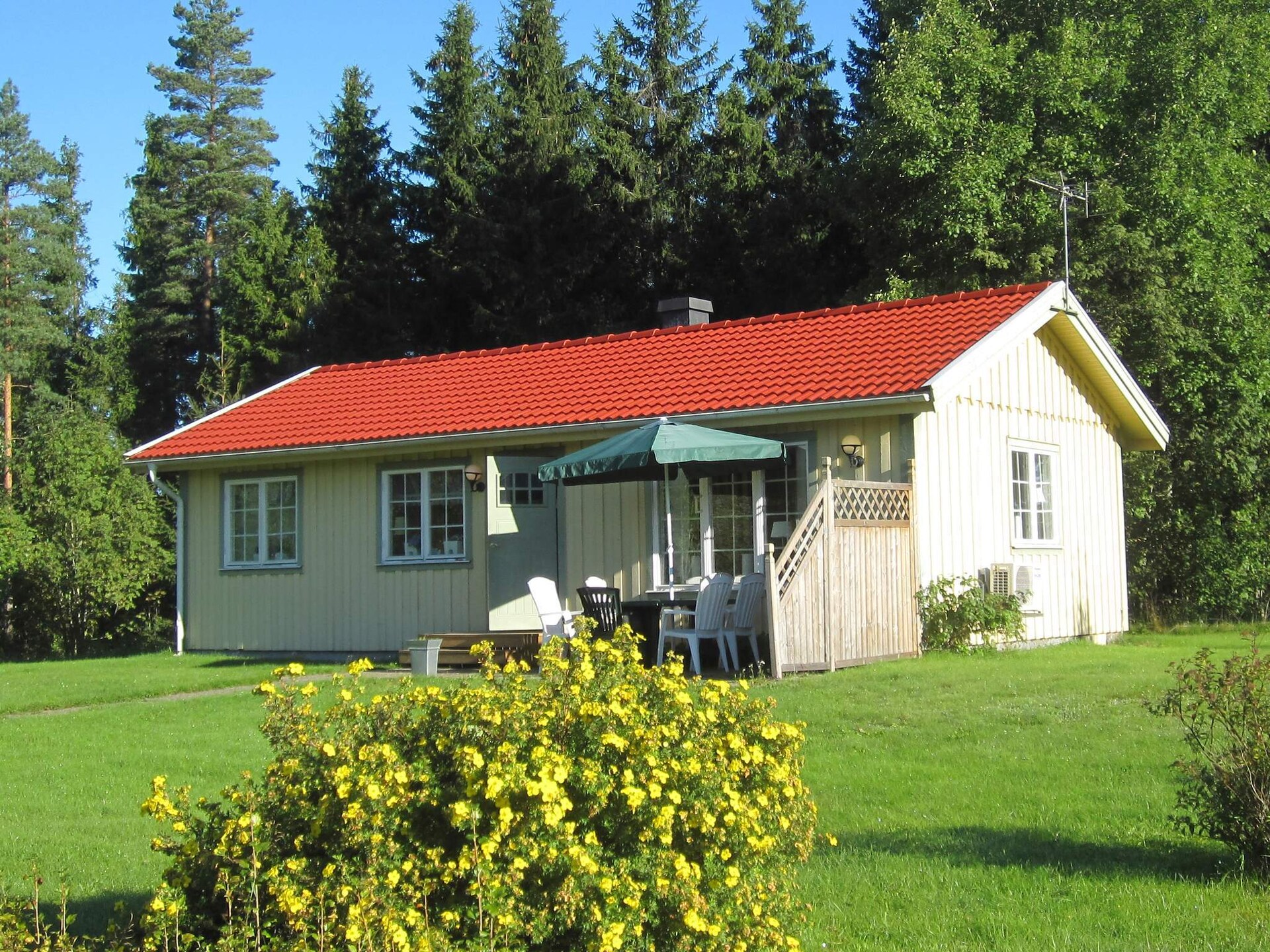 4-persoons vakantiehuis aan het meer in Håcksvik - foto 1