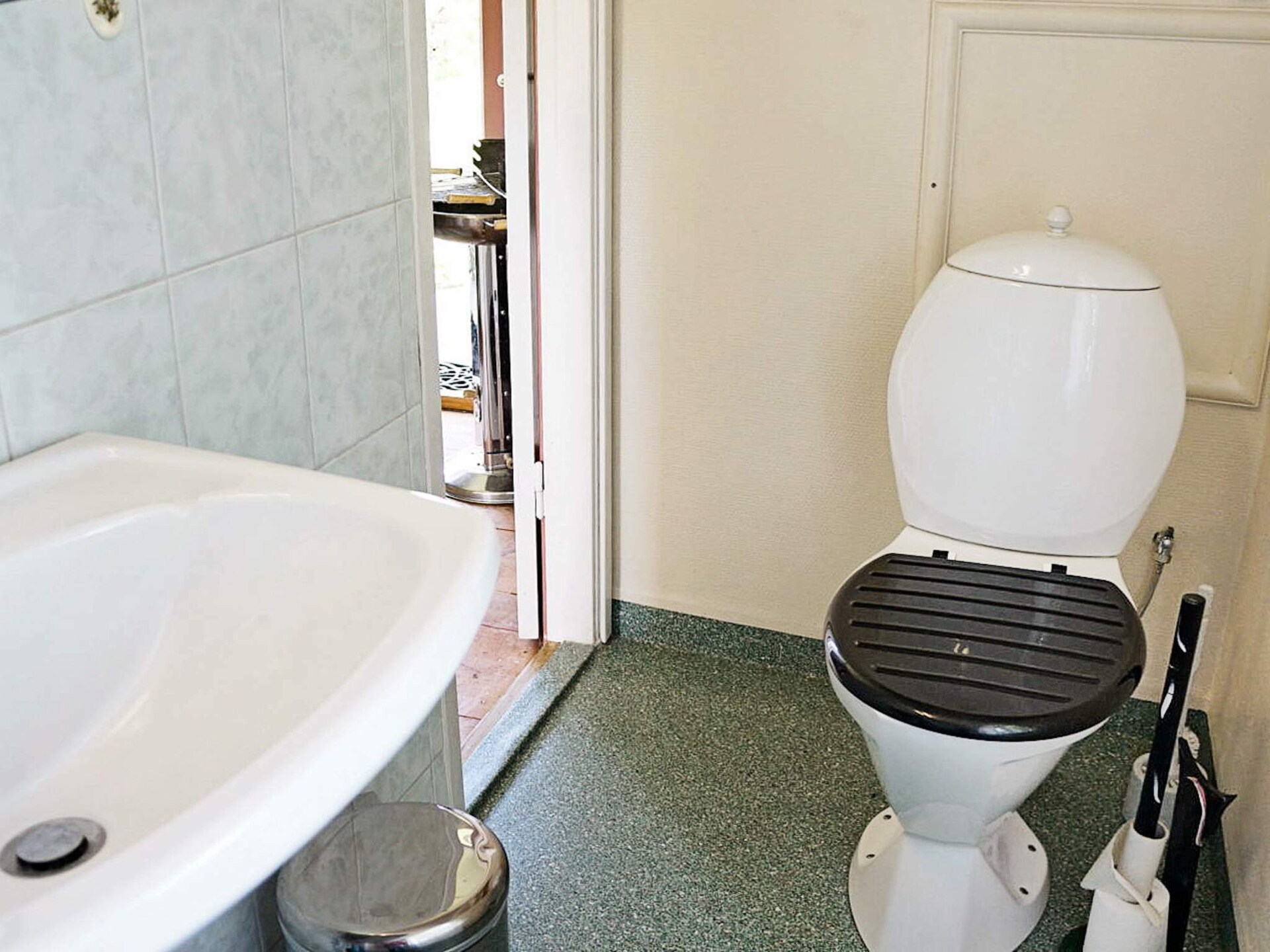 Knus rood vakantiehuisje bij het meer Älmaren in Ekkullen - foto 10