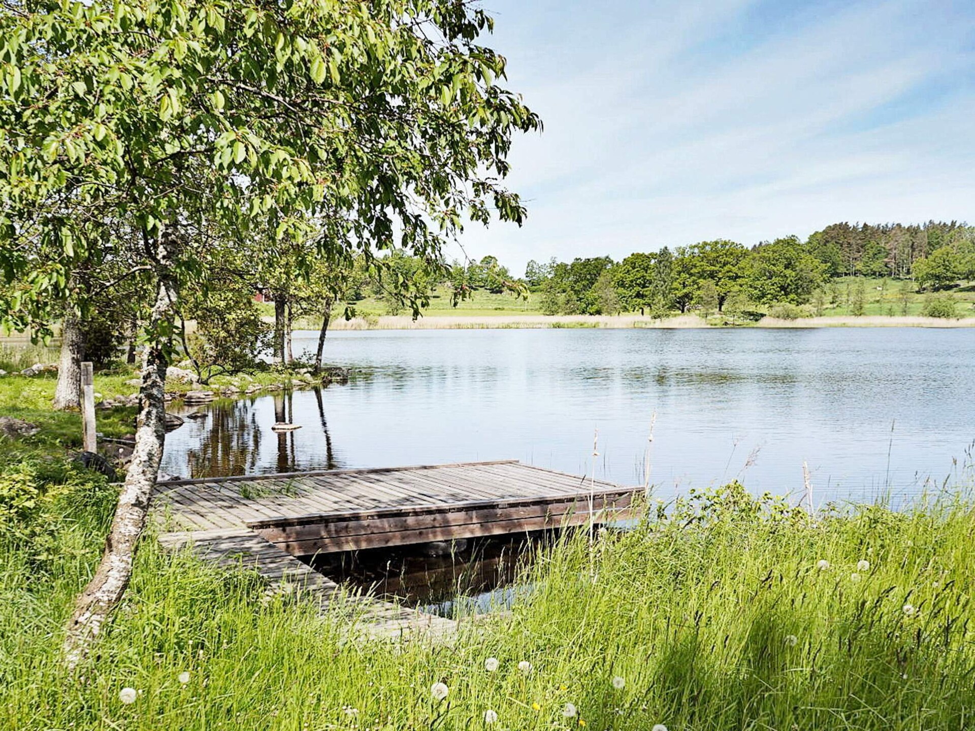 Knus rood vakantiehuisje bij het meer Älmaren in Ekkullen - foto 17
