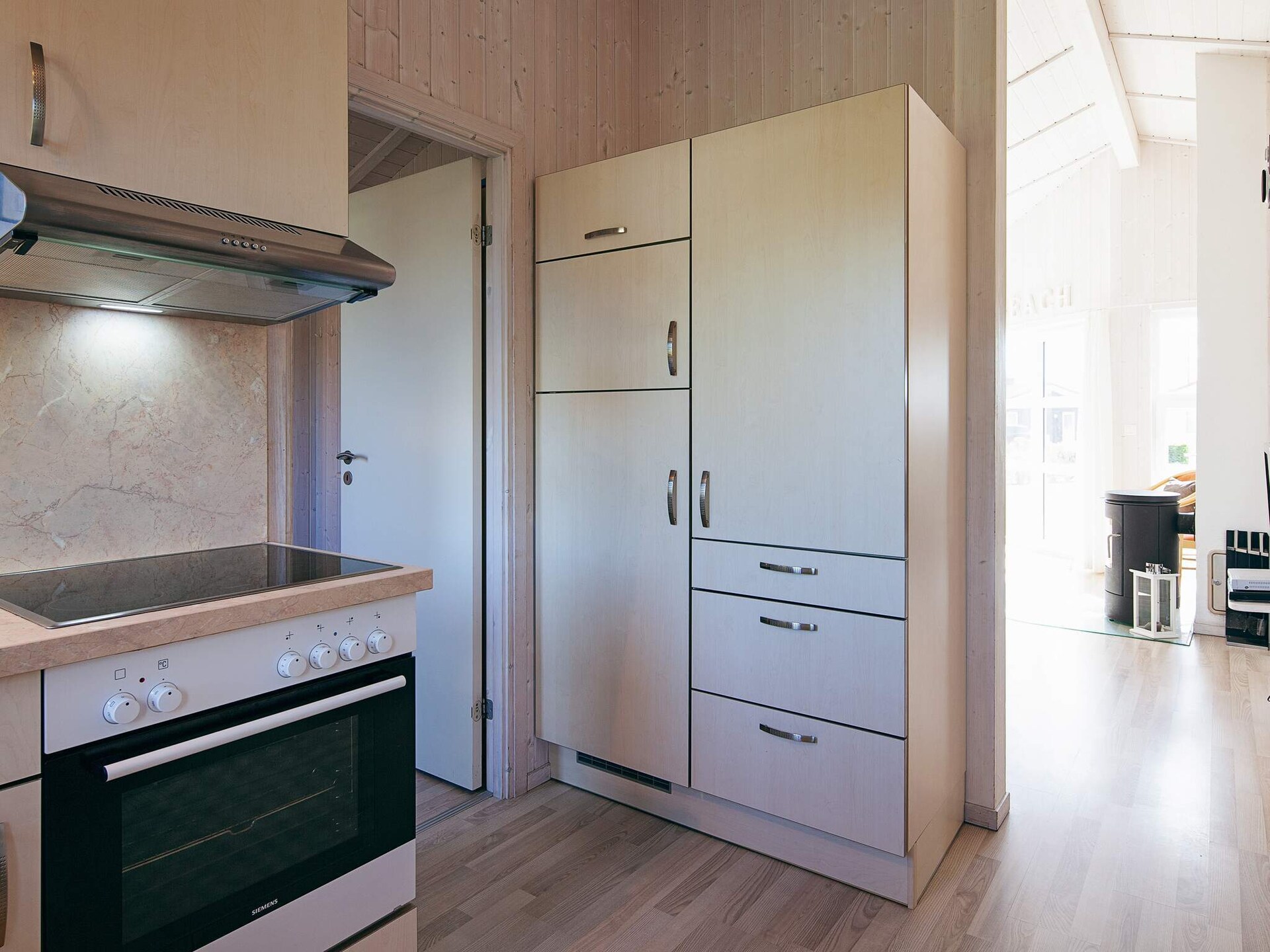 Licht Scandinavisch vakantiehuis met sauna en whirlpool, 250m van zee - foto 15