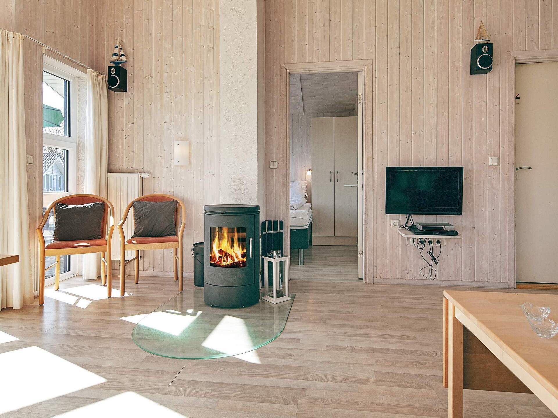 Licht Scandinavisch vakantiehuis met sauna en whirlpool, 250m van zee - foto 17