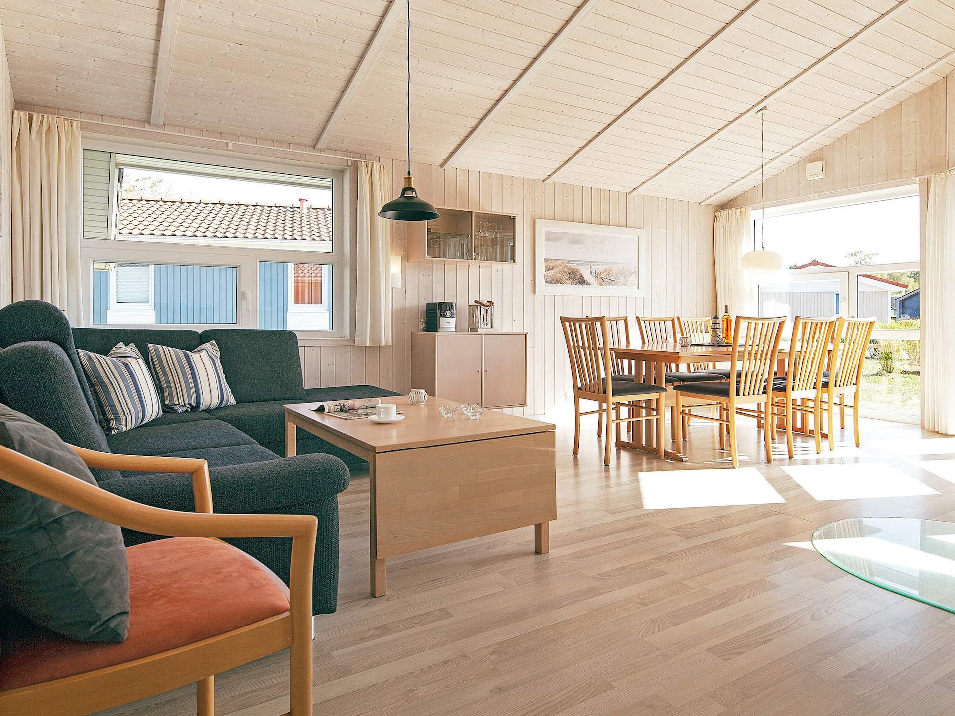 Licht Scandinavisch vakantiehuis met sauna en whirlpool, 250m van zee - foto 14