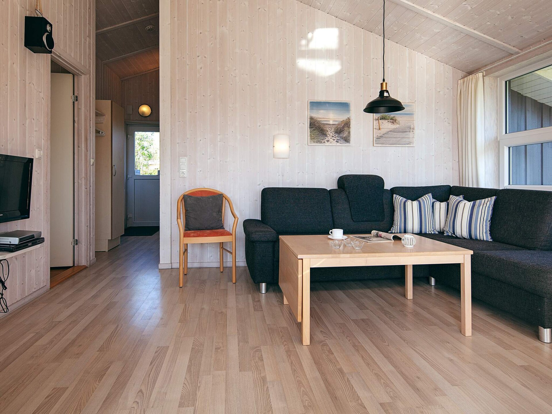 Licht Scandinavisch vakantiehuis met sauna en whirlpool, 250m van zee - foto 9