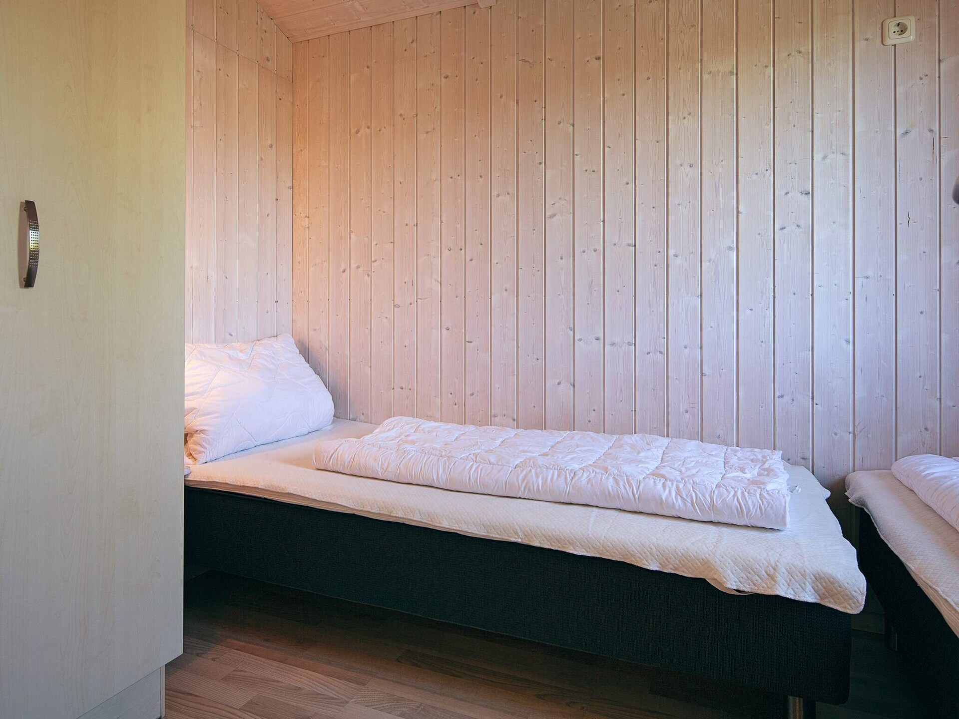 Licht Scandinavisch vakantiehuis met sauna en whirlpool, 250m van zee - foto 22