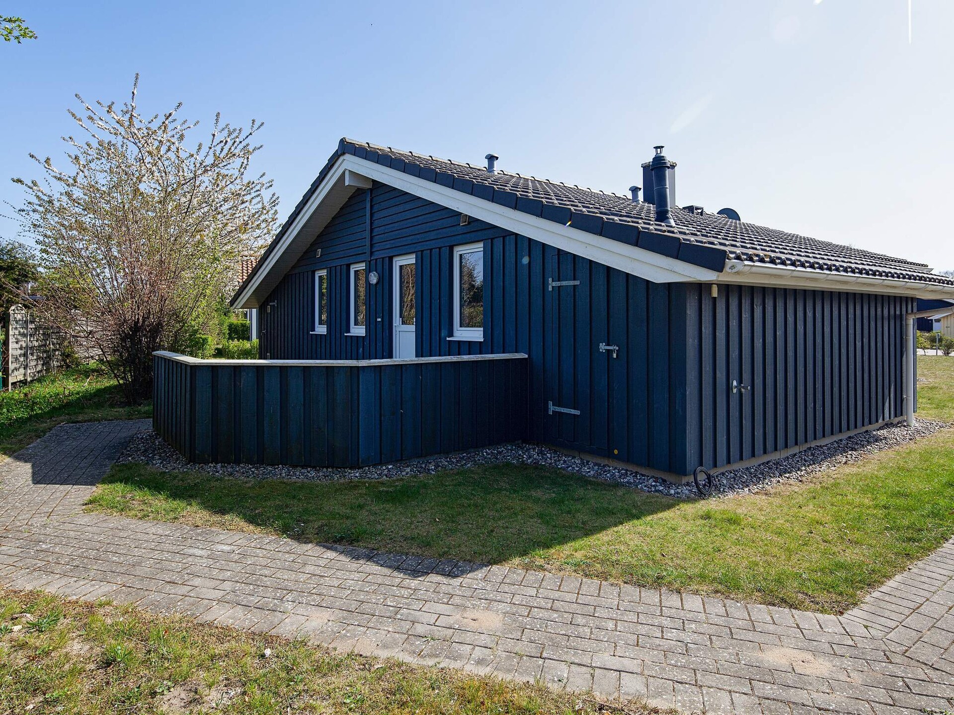 Licht Scandinavisch vakantiehuis met sauna en whirlpool, 250m van zee - foto 28