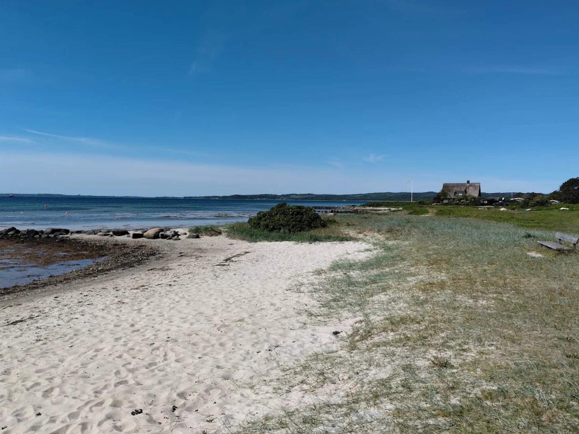 Licht vakantiehuis met houtkachel, 500m van Lyngsbæk Strand bij Ebeltoft - foto 3