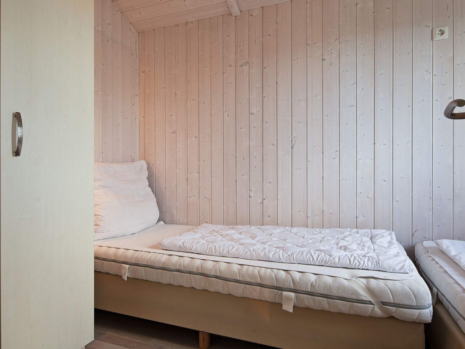 Licht Scandinavisch vakantiehuis met whirlpool en sauna op 250m van zee - foto 28