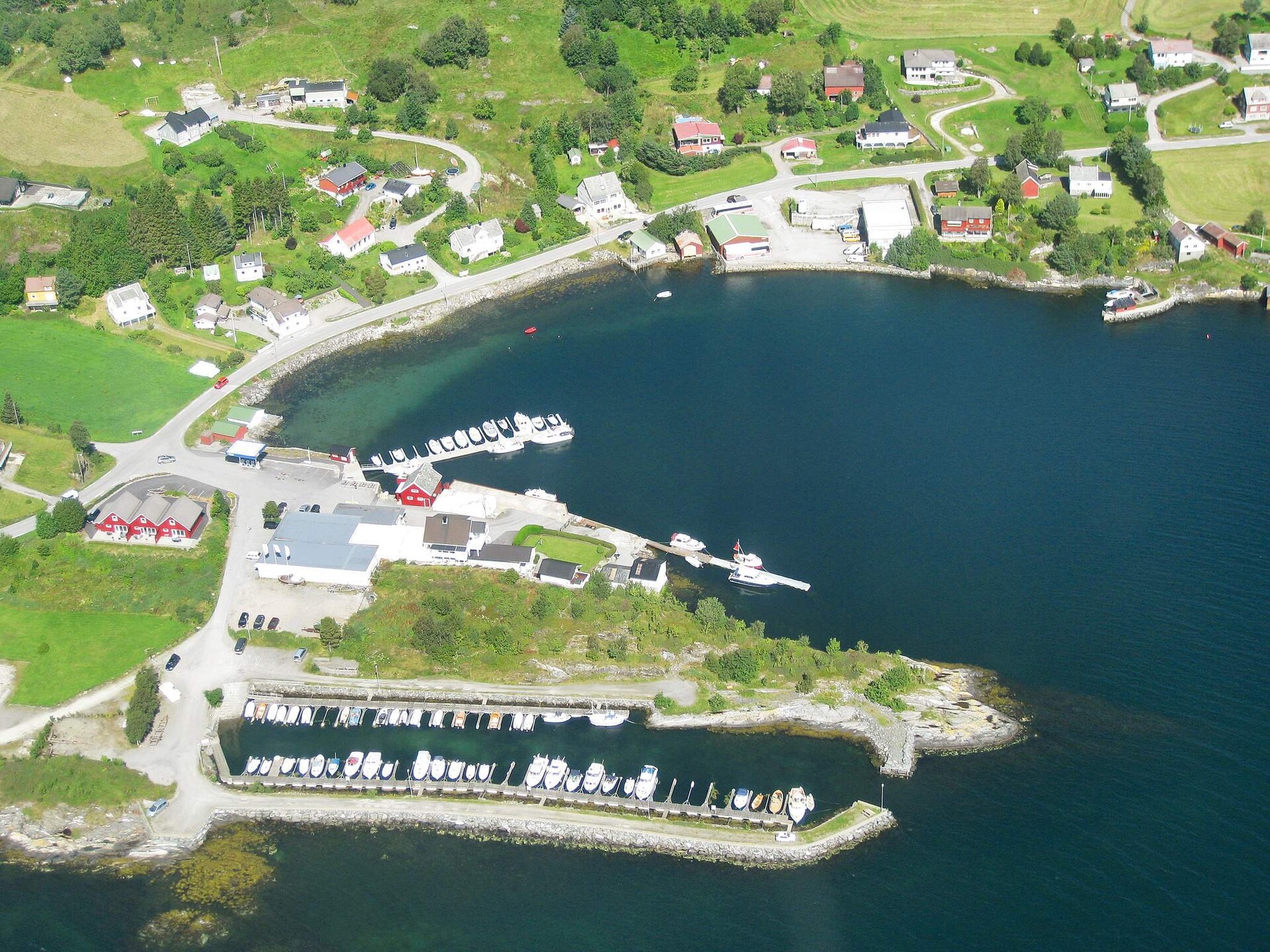 Modern vakantiehuis met panoramisch fjordzicht in Sørbøvåg - foto 9