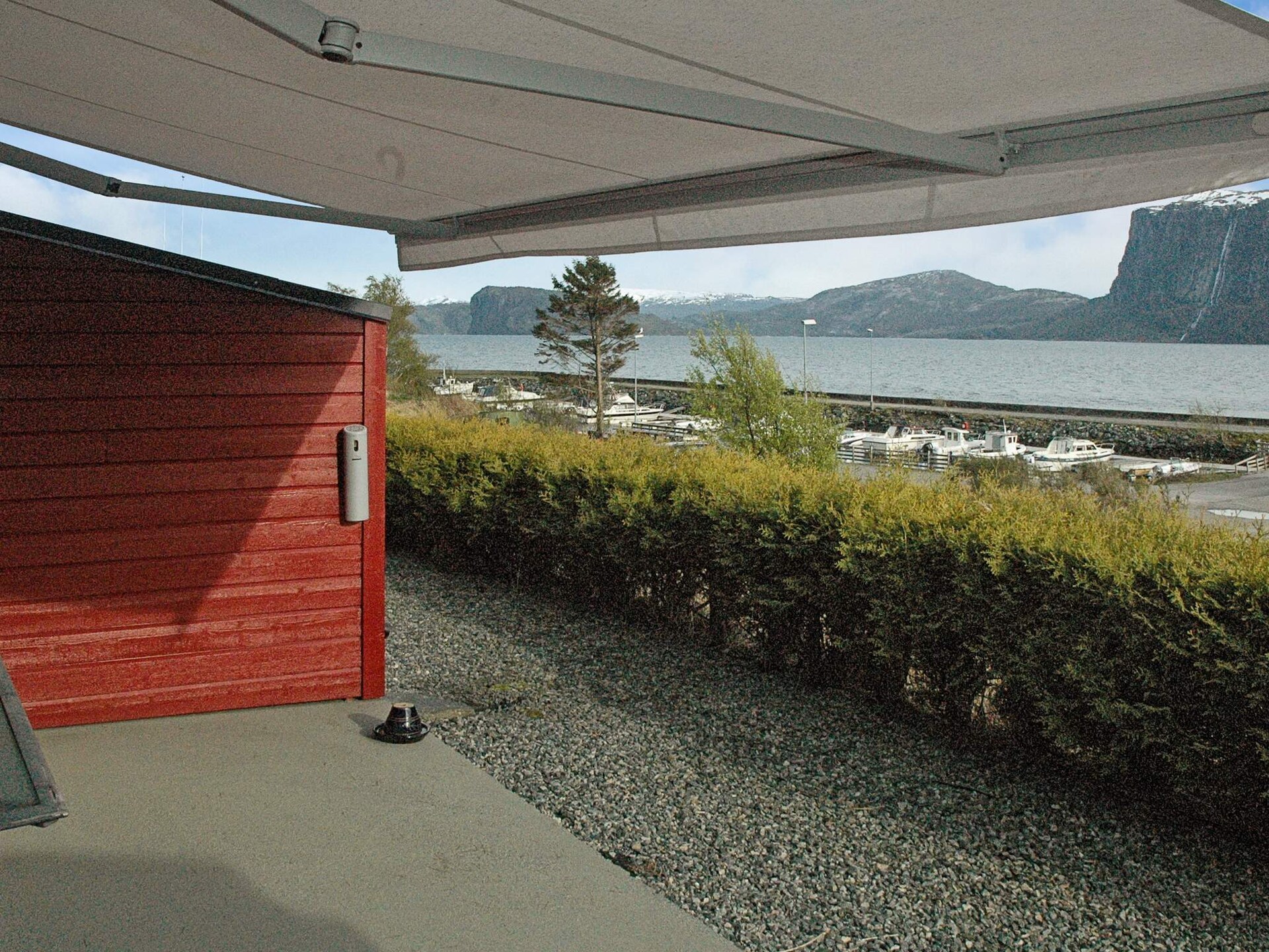 Modern vakantiehuis met panoramisch fjordzicht in Sørbøvåg - foto 10
