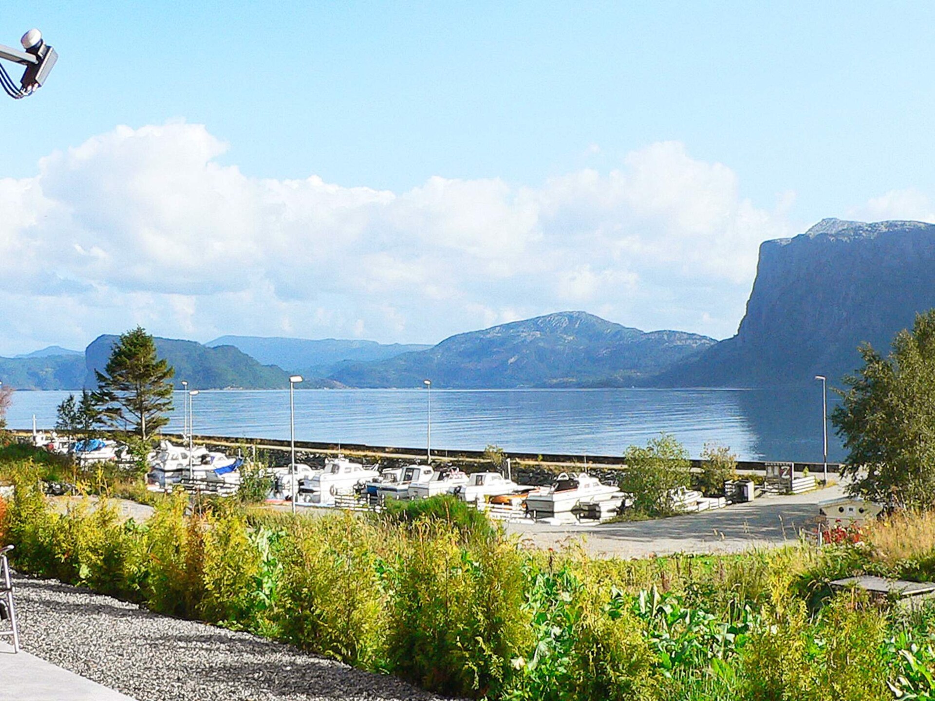 Modern vakantiehuis met panoramisch fjordzicht in Sørbøvåg - foto 12