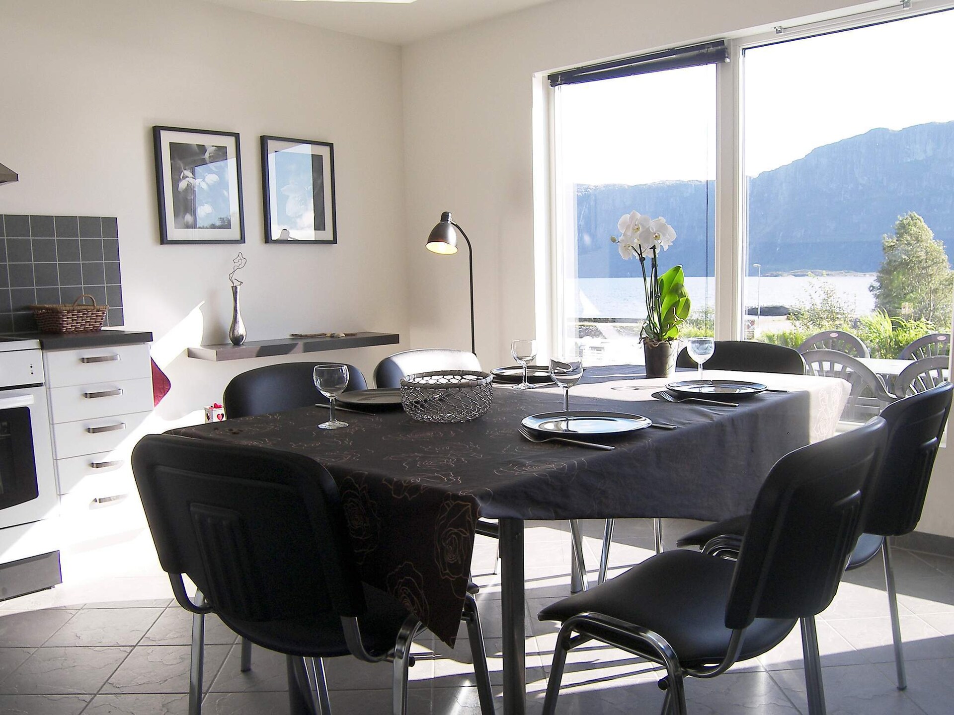 Modern vakantiehuis met panoramisch fjordzicht in Sørbøvåg - foto 15