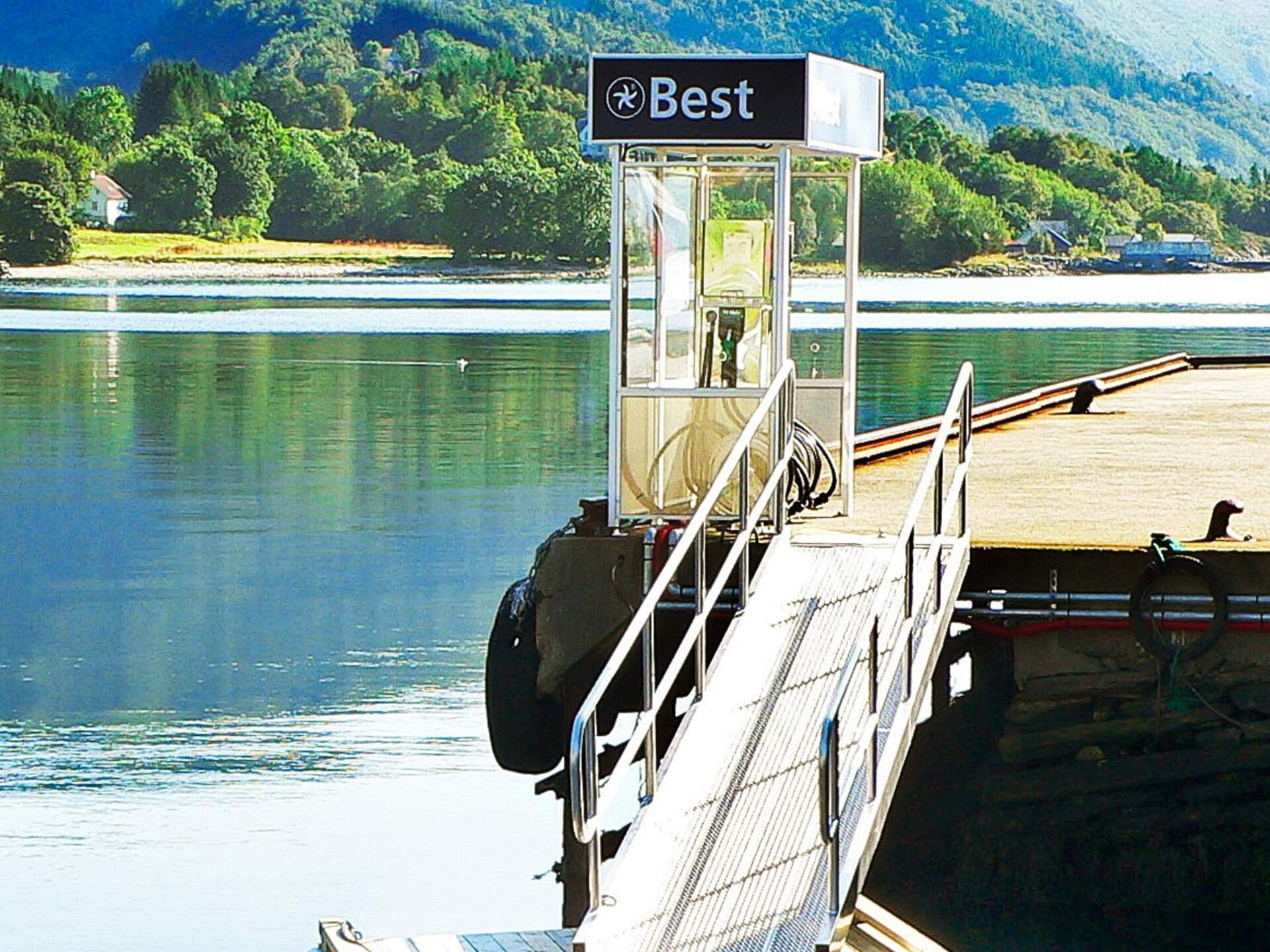 Modern vakantiehuis met panoramisch fjordzicht in Sørbøvåg - foto 24
