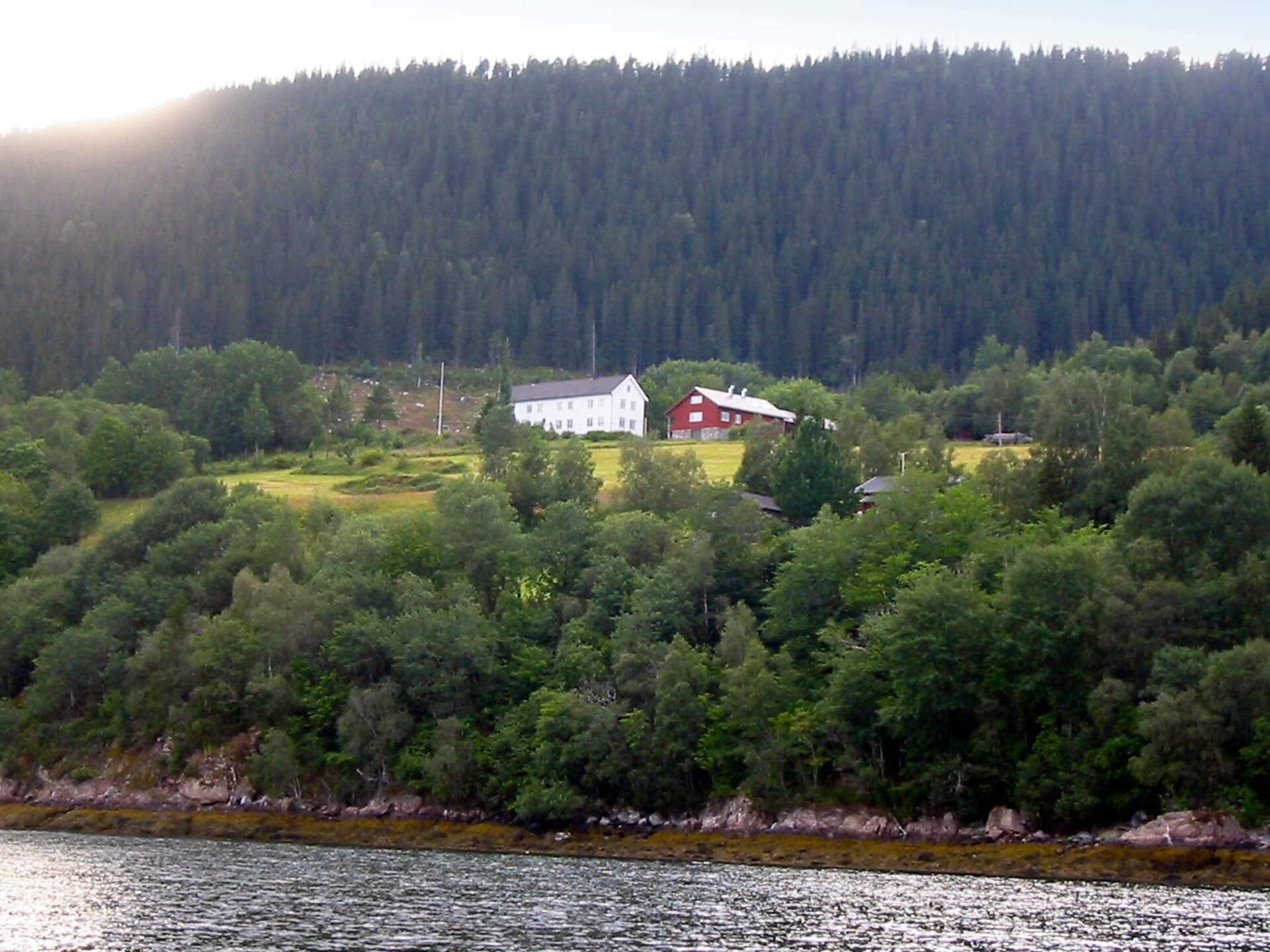 Ruim vakantiehuis met panoramisch fjorduitzicht en gratis boot in Follafoss - foto 22