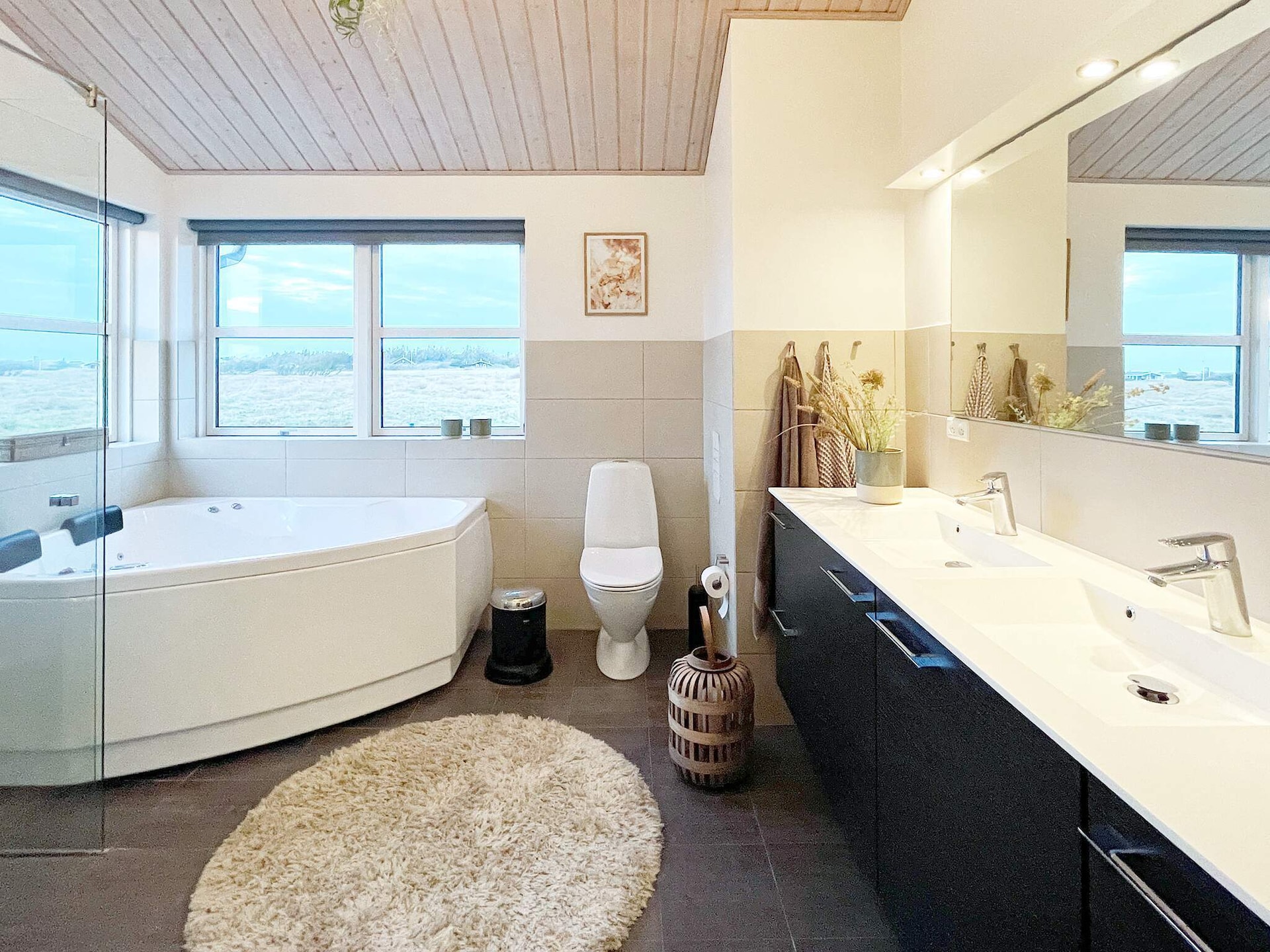 Op 900 m van zee: ruim vakantiehuis in Løkken met sauna en whirlpool - foto 26
