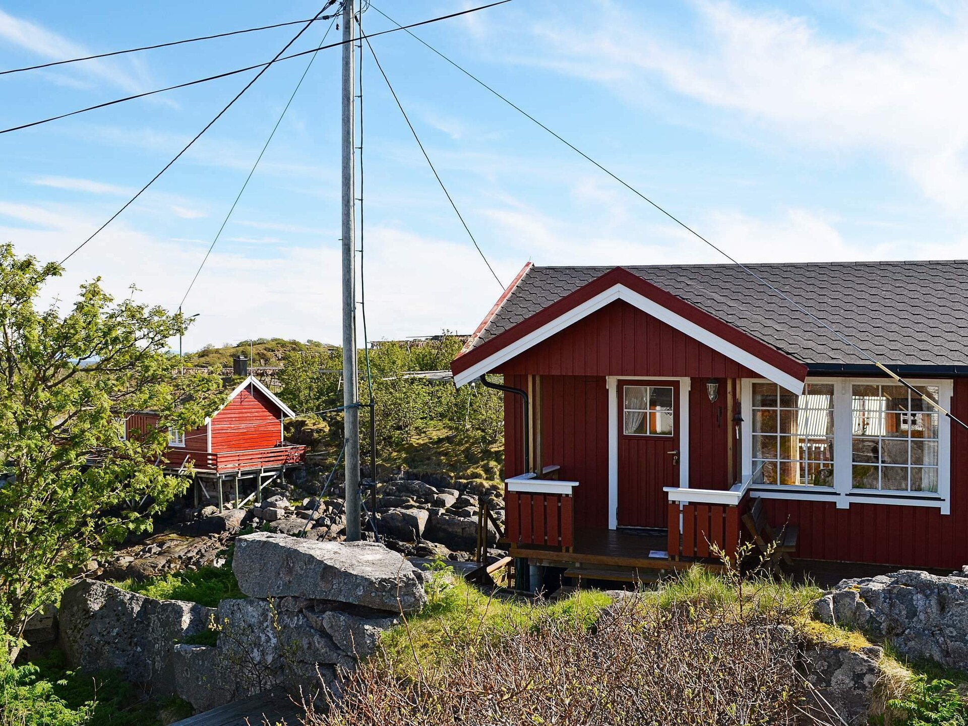 Knusse visserswoning aan zee in Henningsvær met panoramisch uitzicht op Lofoten - foto 13