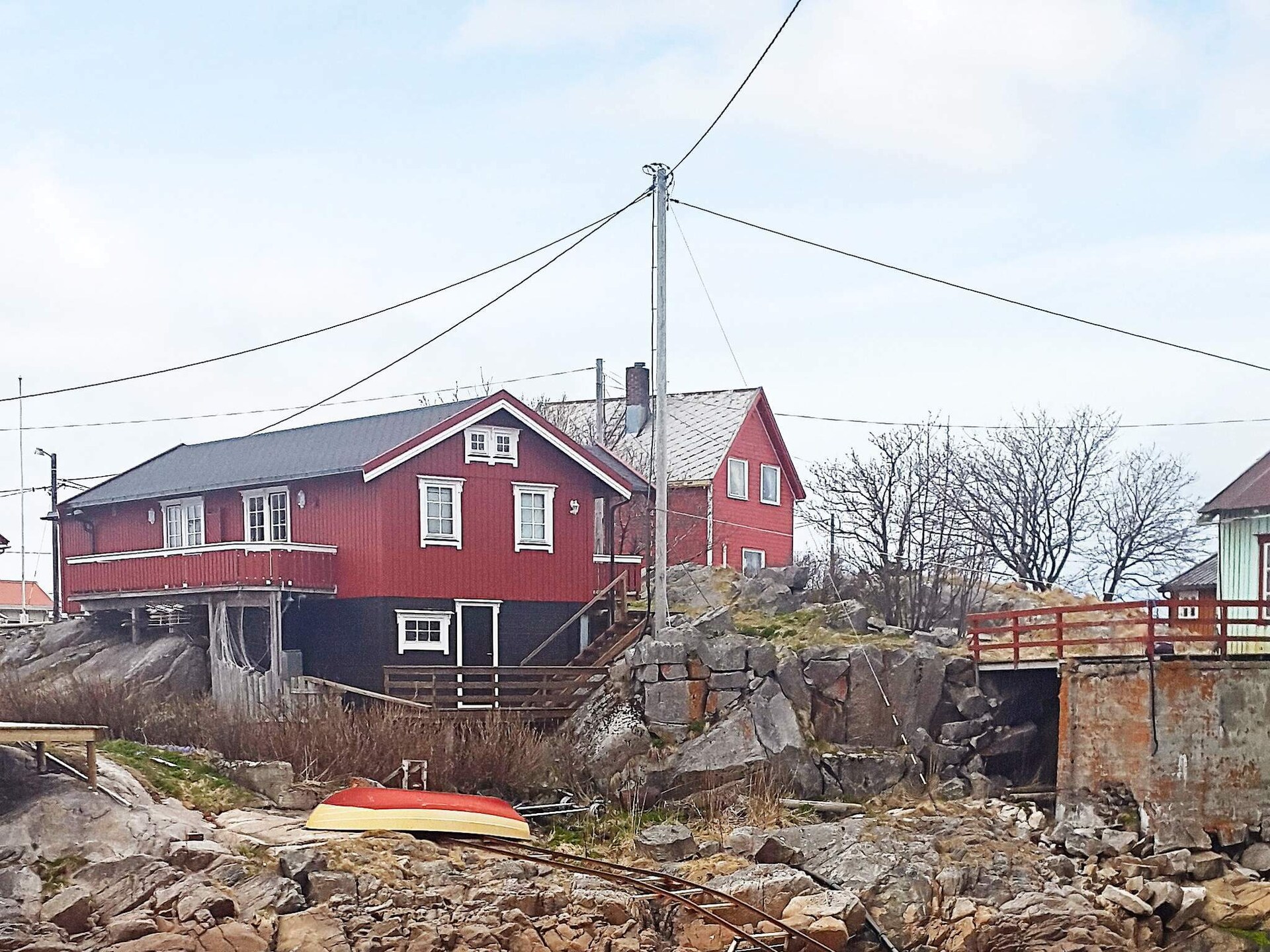 Knusse visserswoning aan zee in Henningsvær met panoramisch uitzicht op Lofoten - foto 16