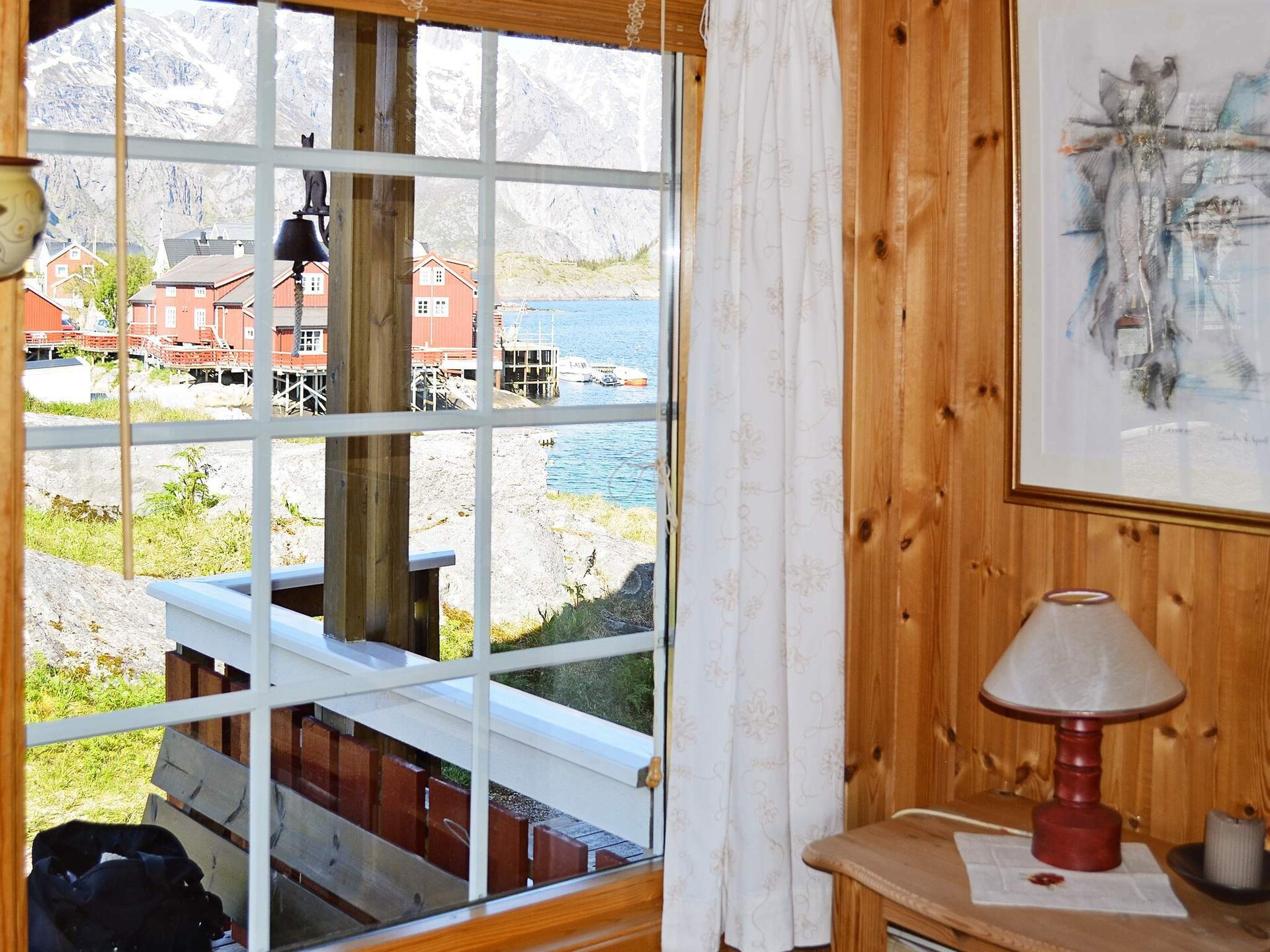 Knusse visserswoning aan zee in Henningsvær met panoramisch uitzicht op Lofoten - foto 20