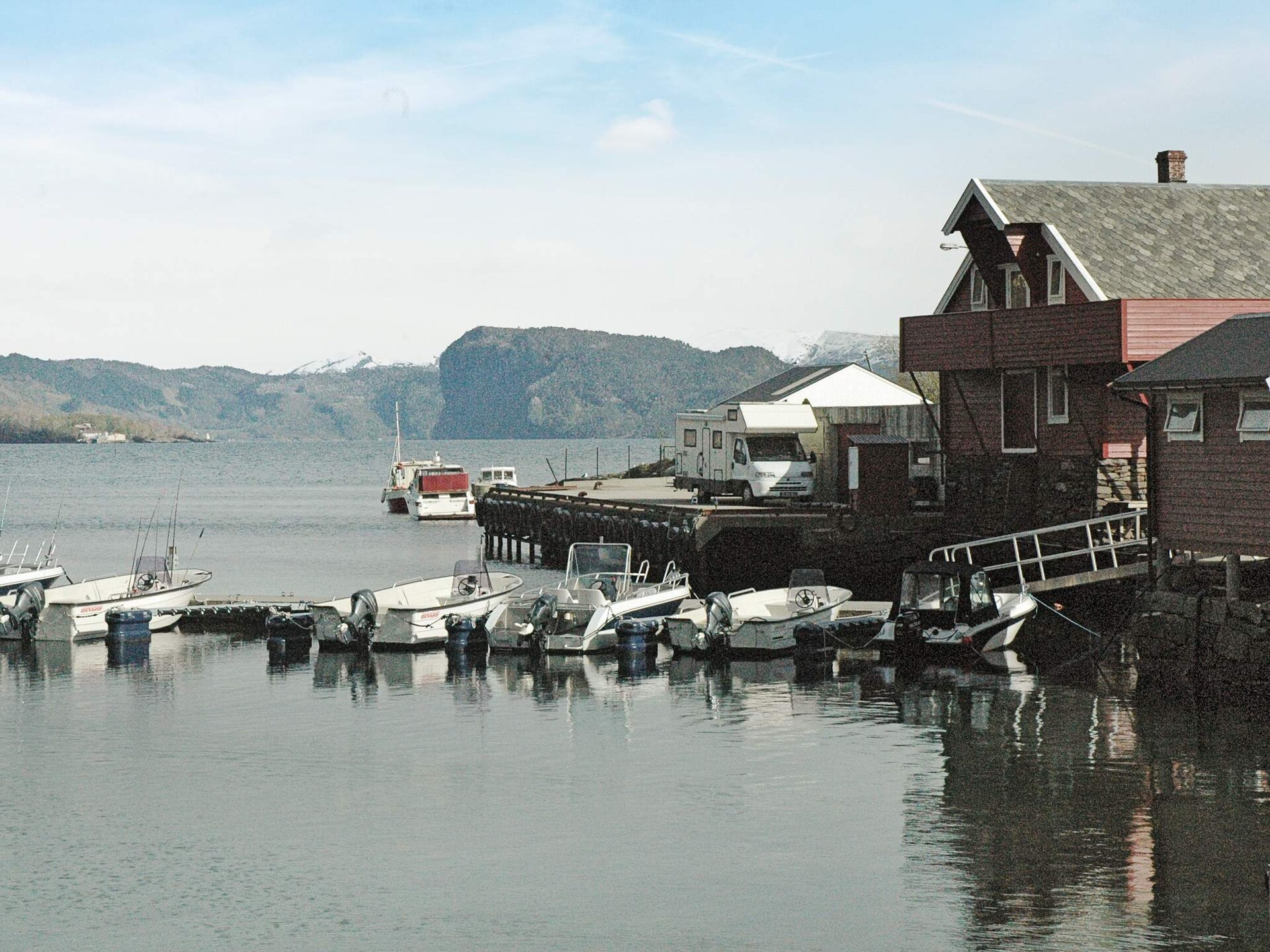 Sfeervol vakantiehuis in Sørbøvåg met panoramisch fjordzicht - foto 4