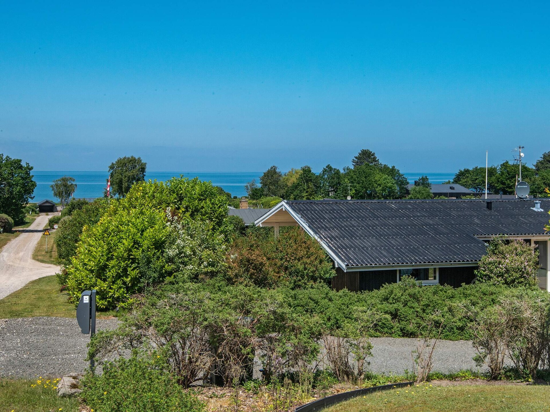 Vrijstaand vakantiehuis met uniek zeezicht op 200m van het strand in Allingåbro - foto 16
