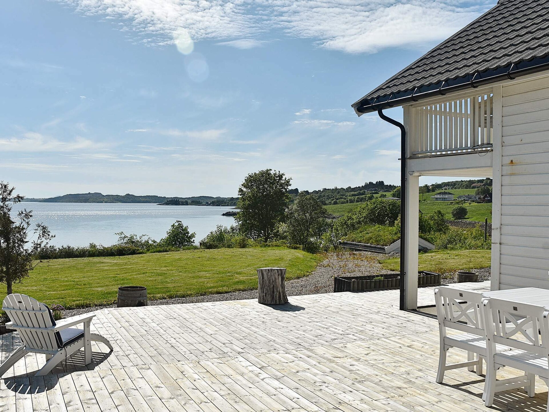 Luxe vakantiehuis aan de Noorse kust met privéstrand en activiteitenruimte - foto 1