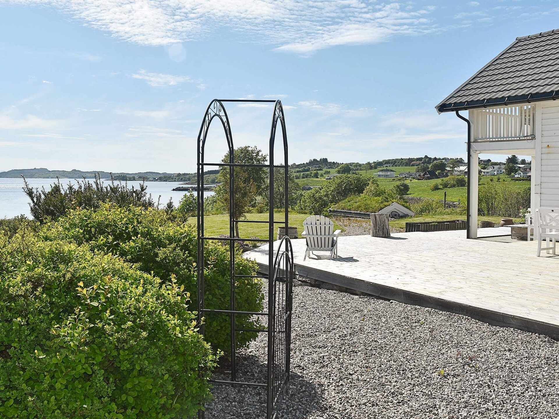 Luxe vakantiehuis aan de Noorse kust met privéstrand en activiteitenruimte - foto 17