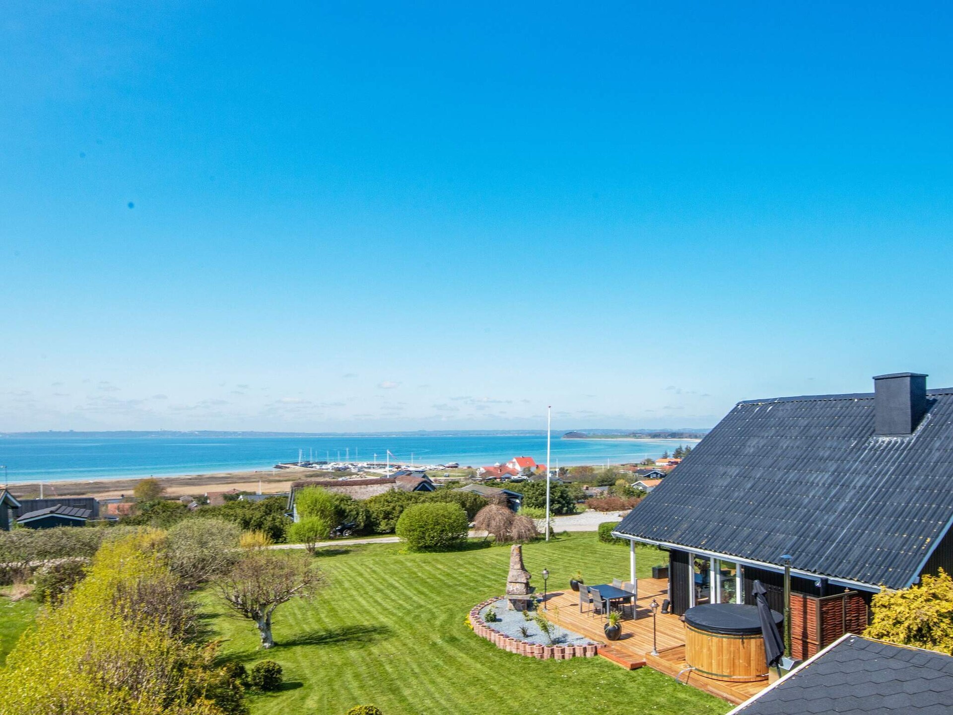 Panoramavakantiehuis met whirlpool en sauna, 300m van zee bij Knebel - foto 1