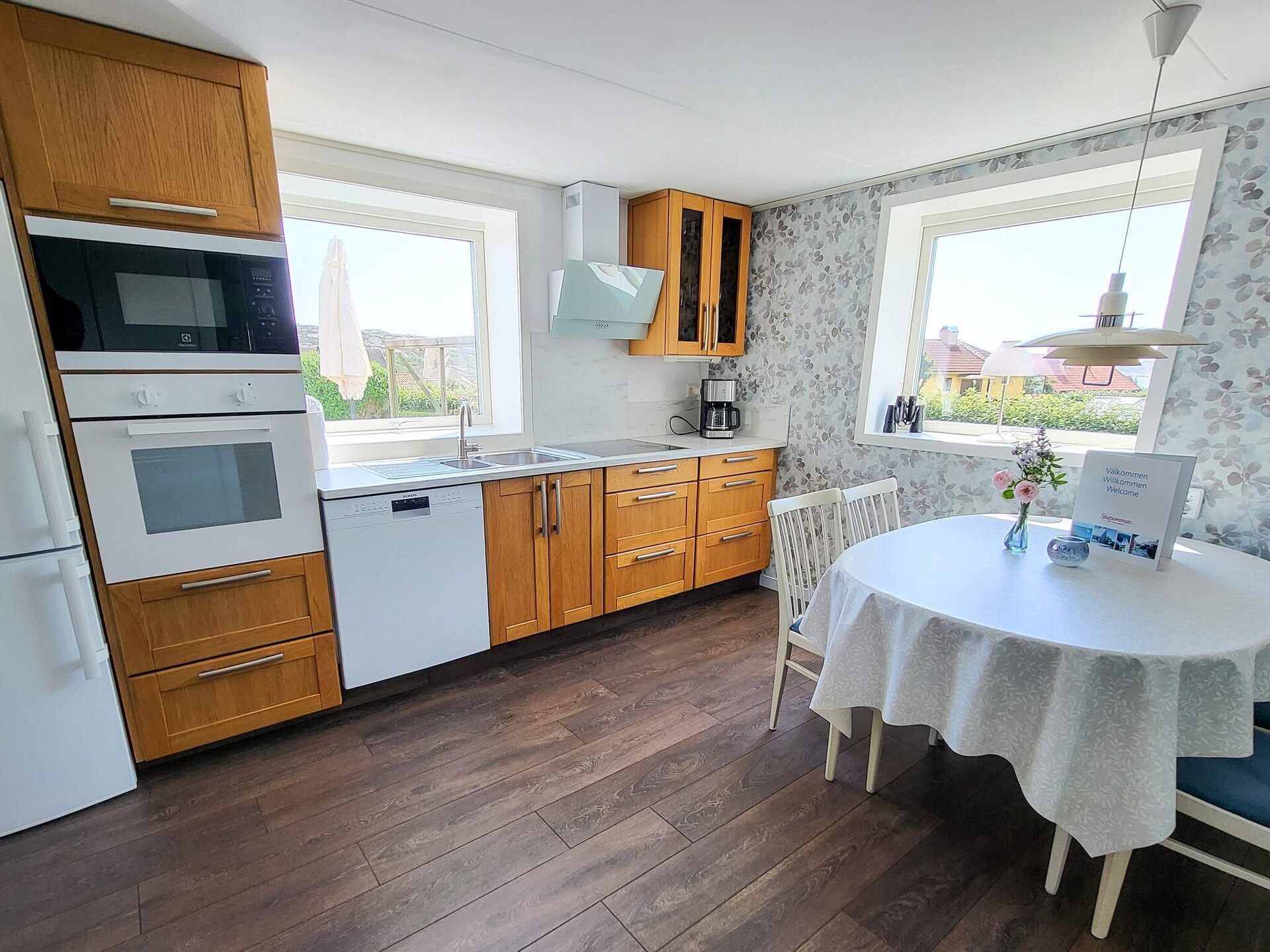 Lichte vakantiewoning met zeezicht en whirlpool op Orust - foto 8