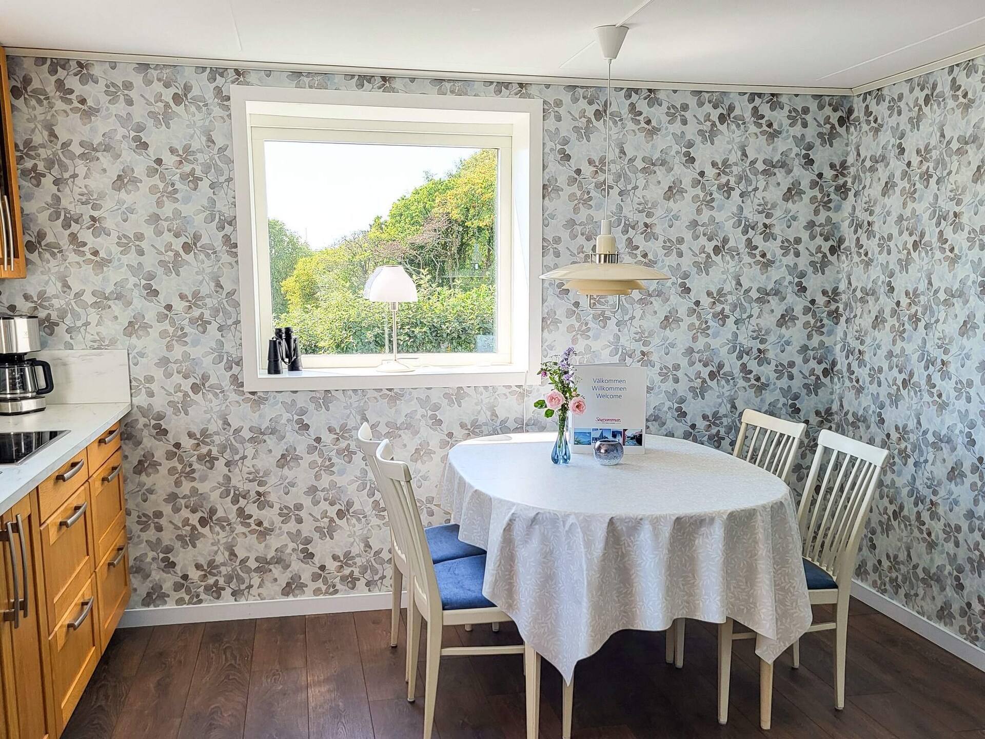 Lichte vakantiewoning met zeezicht en whirlpool op Orust - foto 10