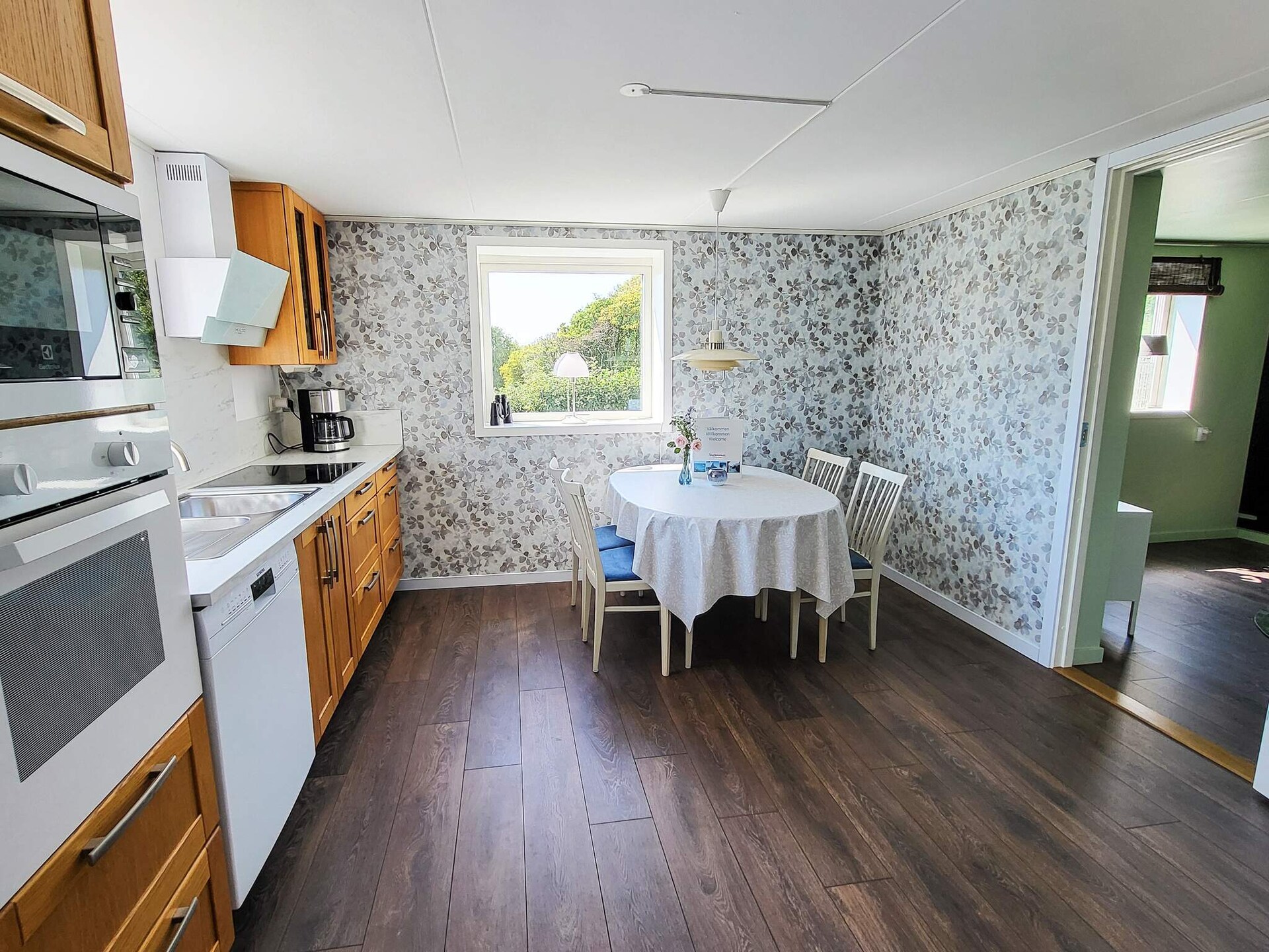 Lichte vakantiewoning met zeezicht en whirlpool op Orust - foto 11