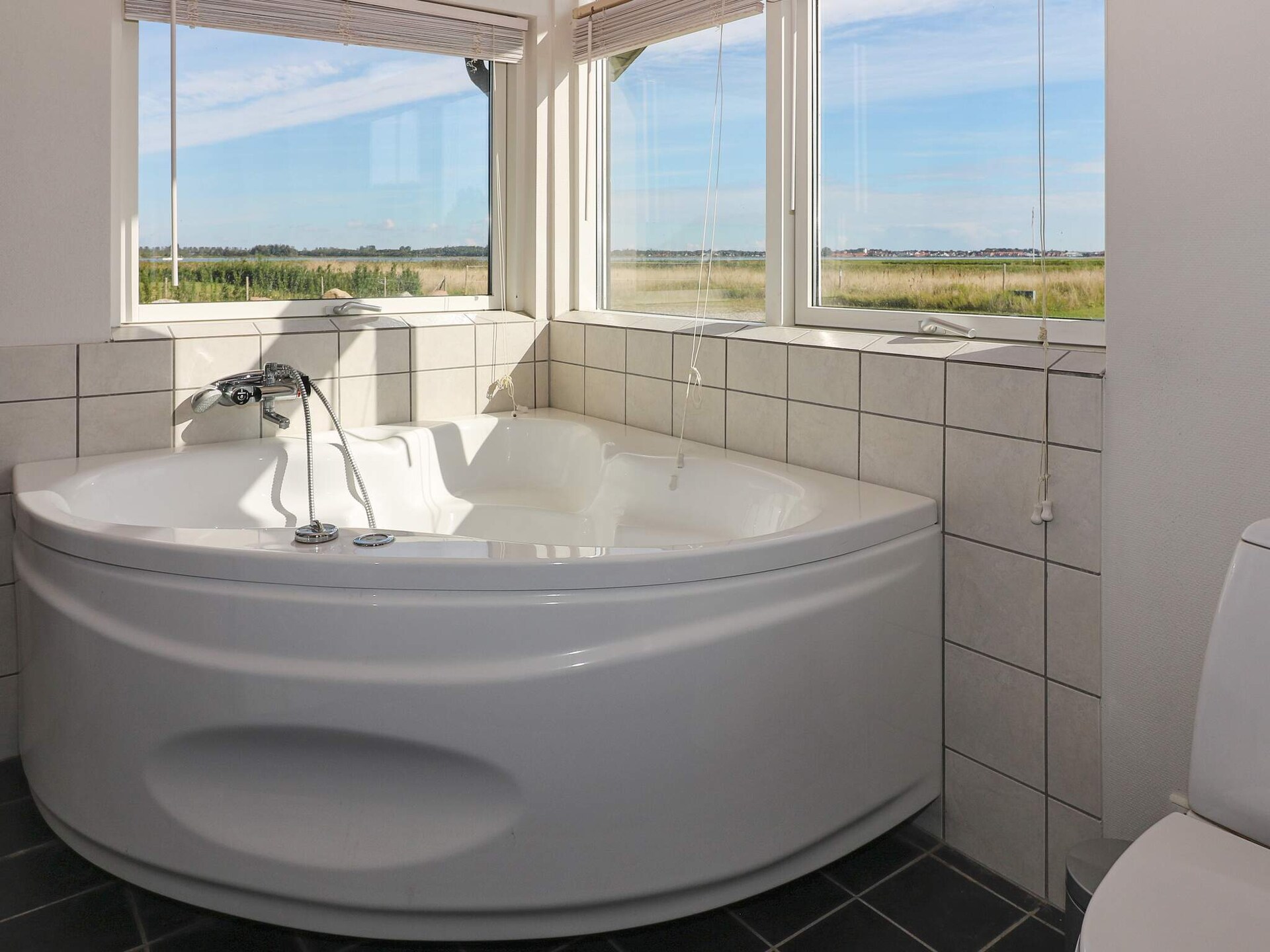 Vrijstaand vakantiehuis met whirlpool en uitzicht op de Limfjord op 80 meter - foto 24