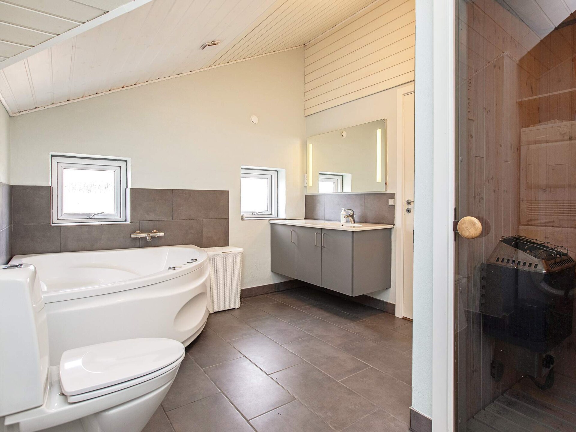 Ruim vakantiehuis met privézwembad, sauna en whirlpool op 300m van het Limfjord - foto 39
