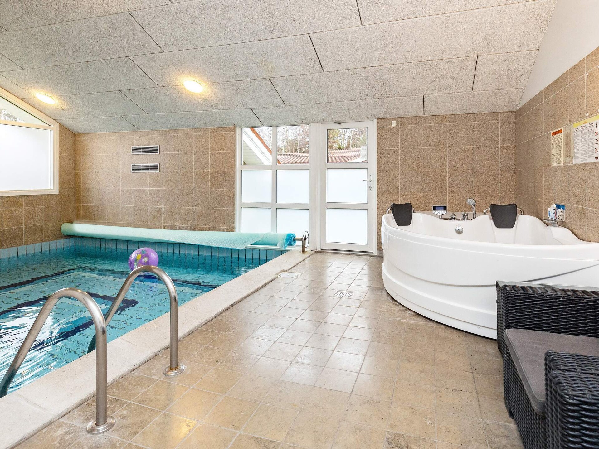 Ruim vakantiehuis met zwembad, sauna en whirlpool op 600m van zee - foto 19