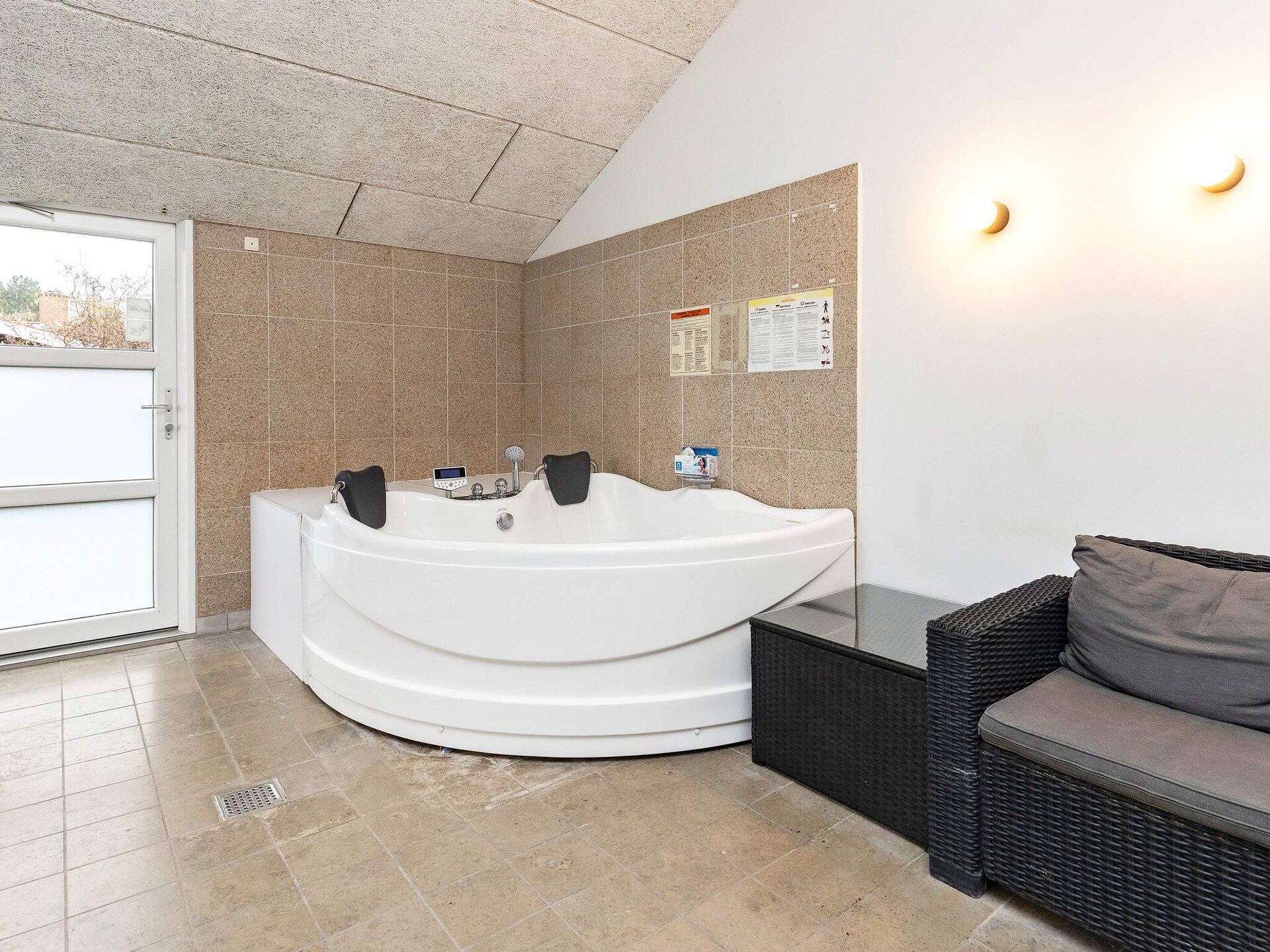 Ruim vakantiehuis met zwembad, sauna en whirlpool op 600m van zee - foto 21