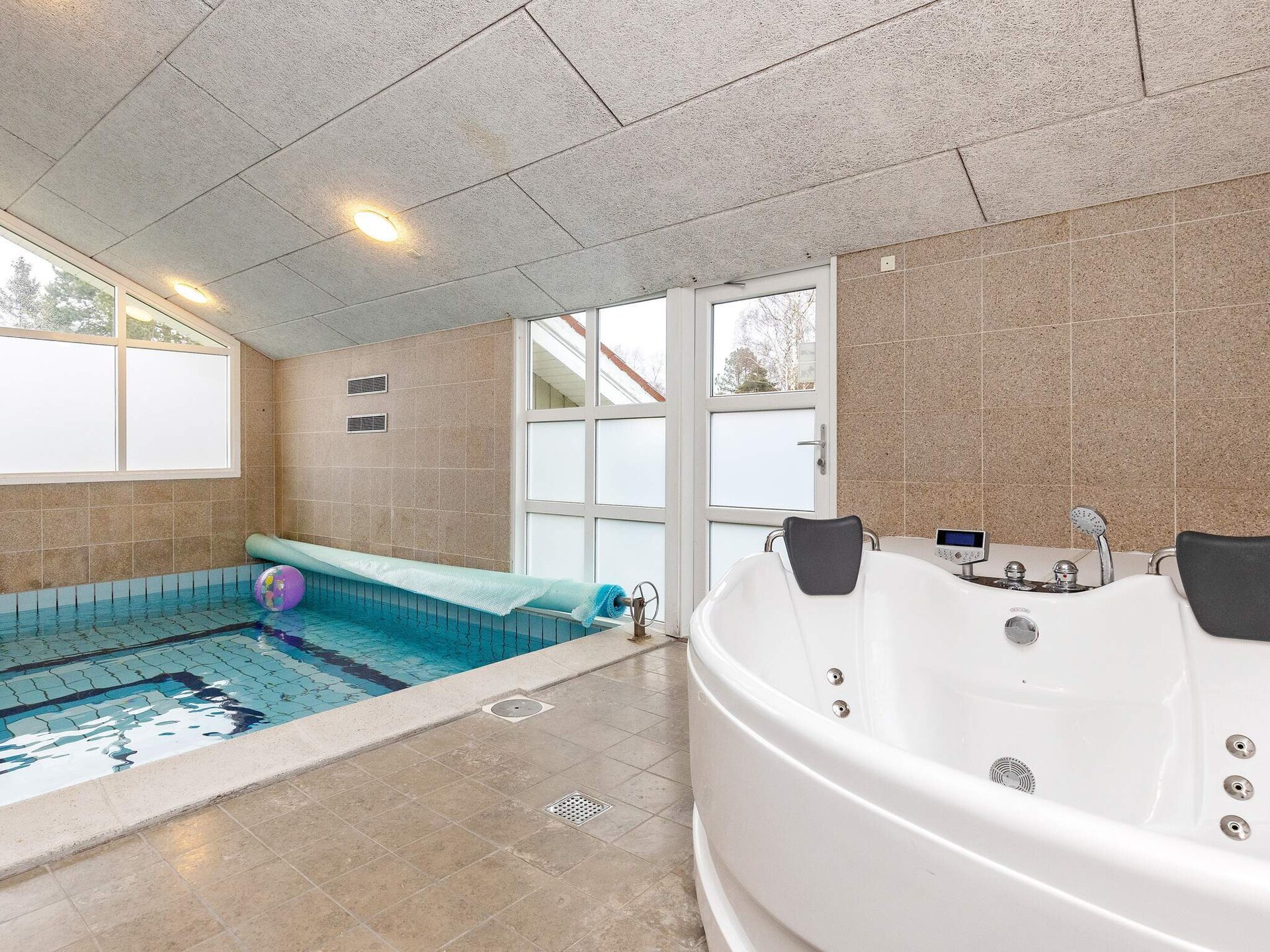 Ruim vakantiehuis met zwembad, sauna en whirlpool op 600m van zee - foto 22