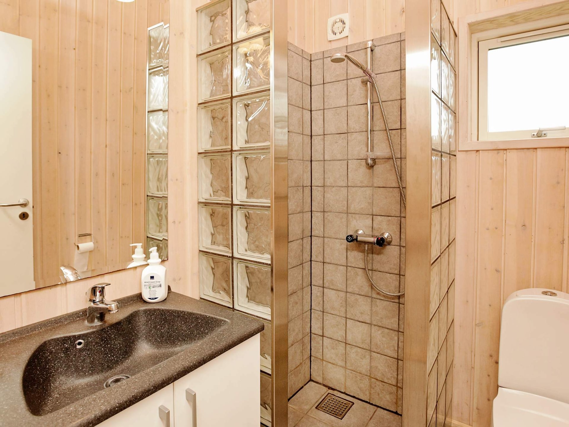 Licht vakantiehuis in Ålbæk met whirlpool en sauna - foto 32
