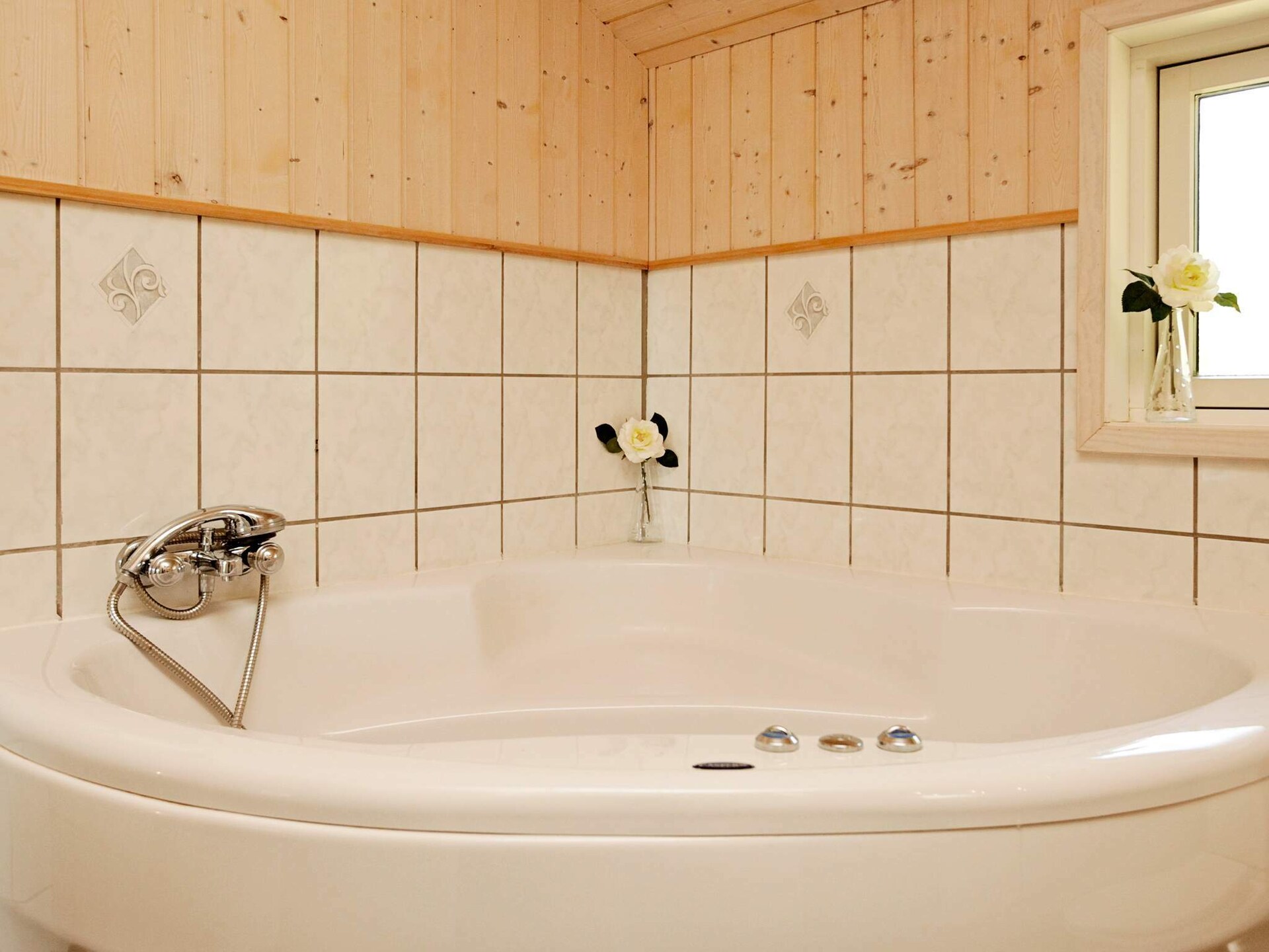 Licht vakantiehuis met sauna en whirlpool aan de golfbaan in Ålbæk - foto 14