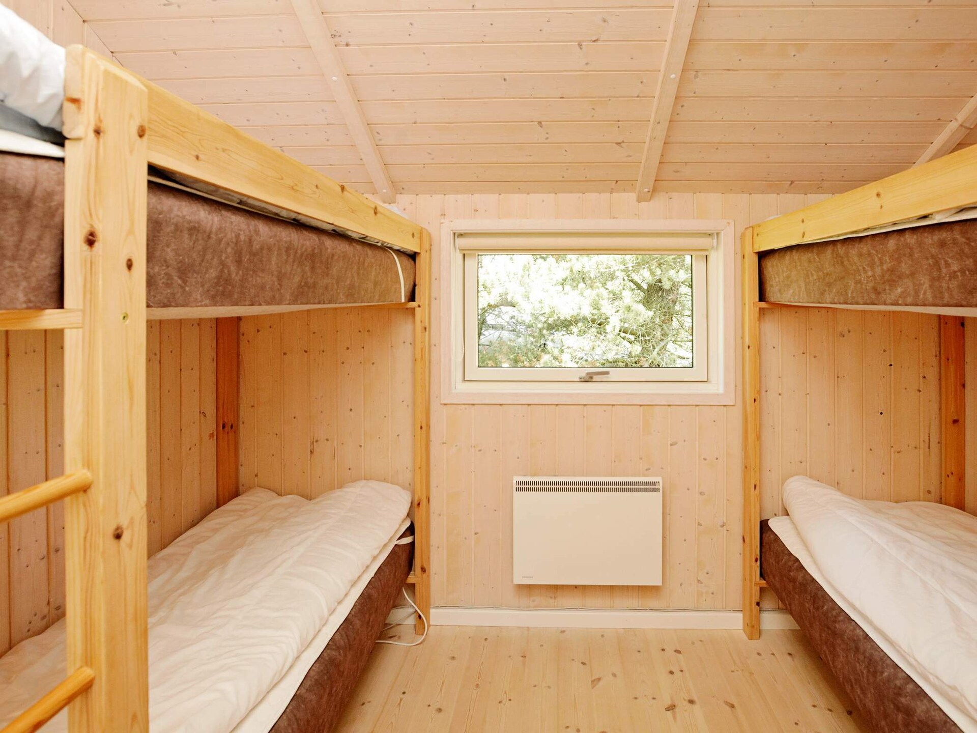 Licht vakantiehuis met sauna en whirlpool aan de golfbaan in Ålbæk - foto 21
