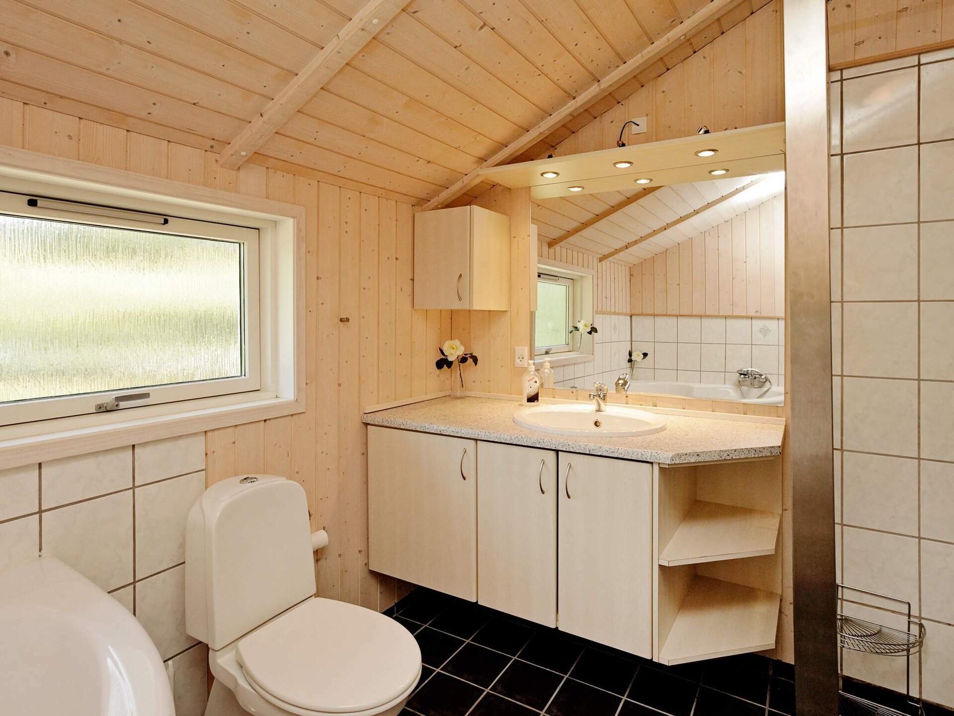 Licht vakantiehuis met sauna en whirlpool aan de golfbaan in Ålbæk - foto 22