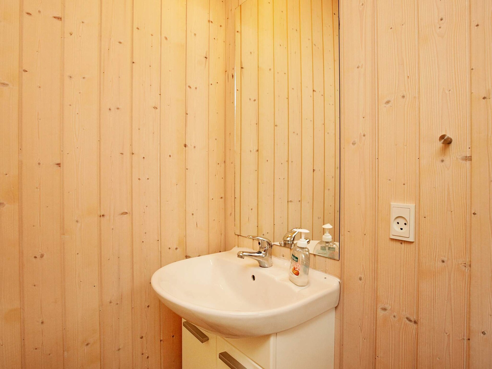 Licht vakantiehuis met sauna en whirlpool aan de golfbaan in Ålbæk - foto 23