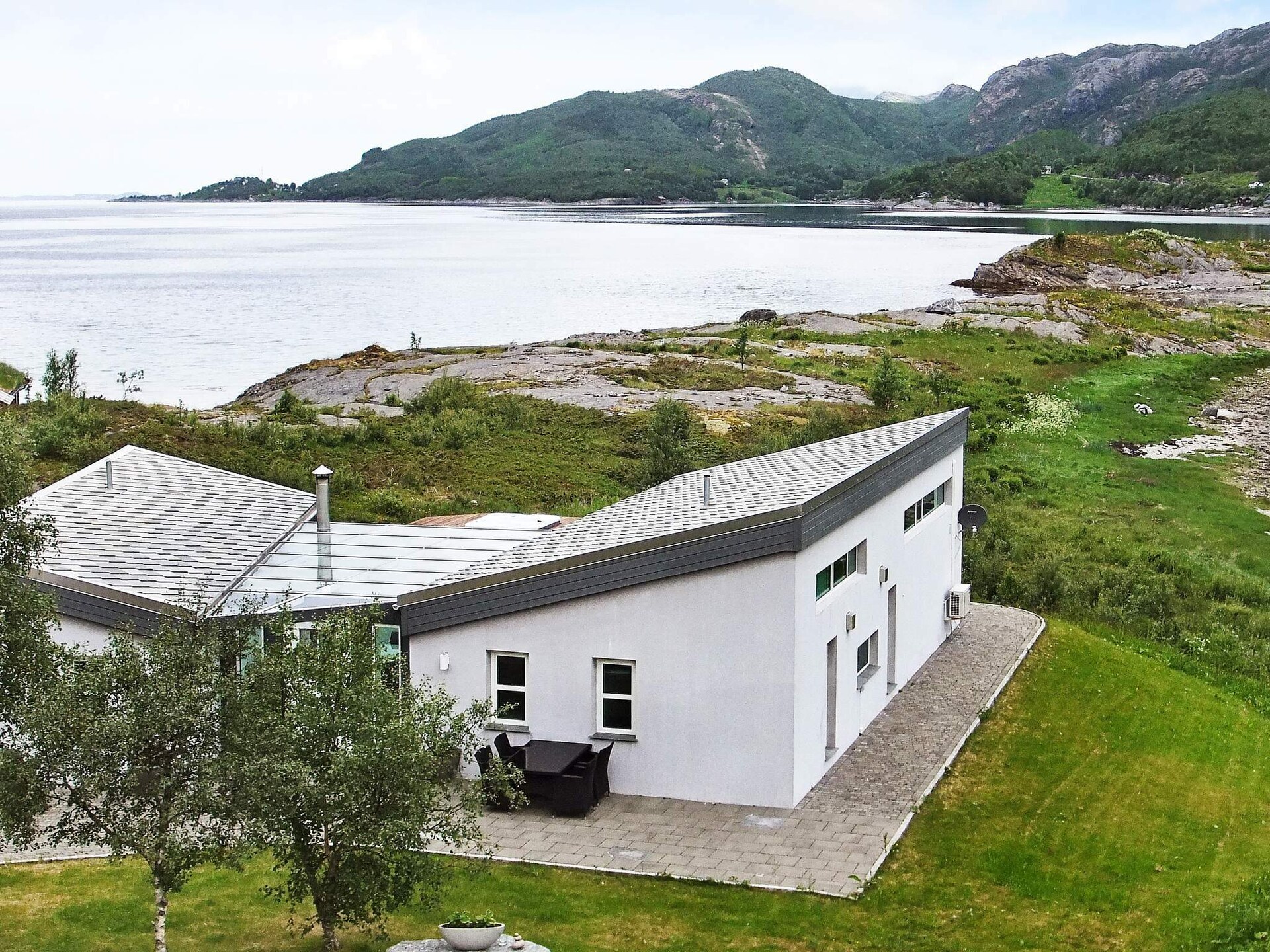 Bekroond vakantiehuis aan zee met panorama uitzicht en whirlpool bij Inndyr - foto 4