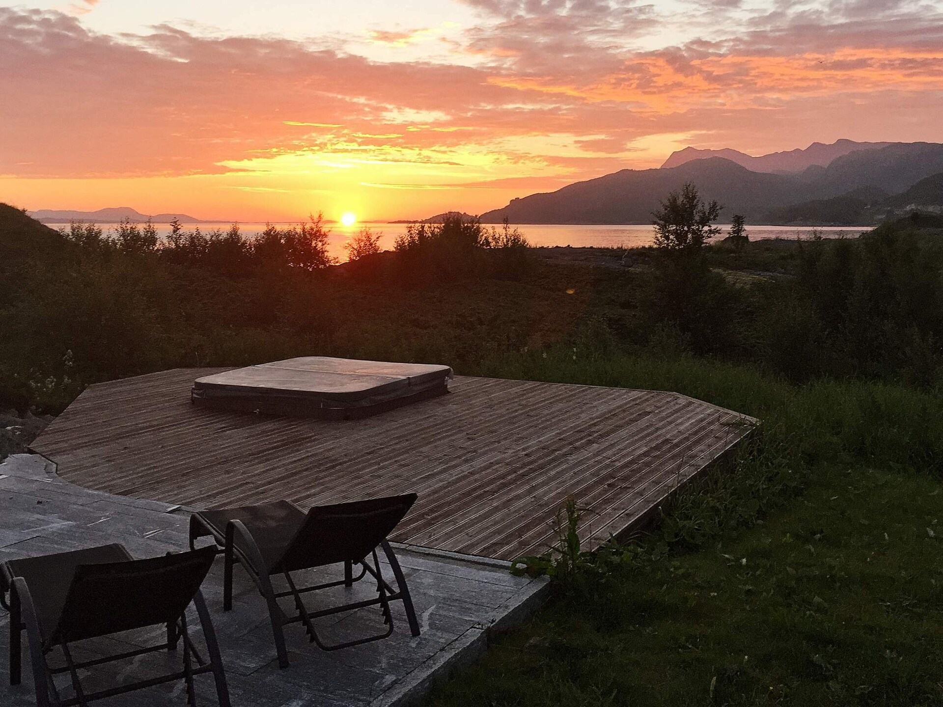 Bekroond vakantiehuis aan zee met panorama uitzicht en whirlpool bij Inndyr - foto 12