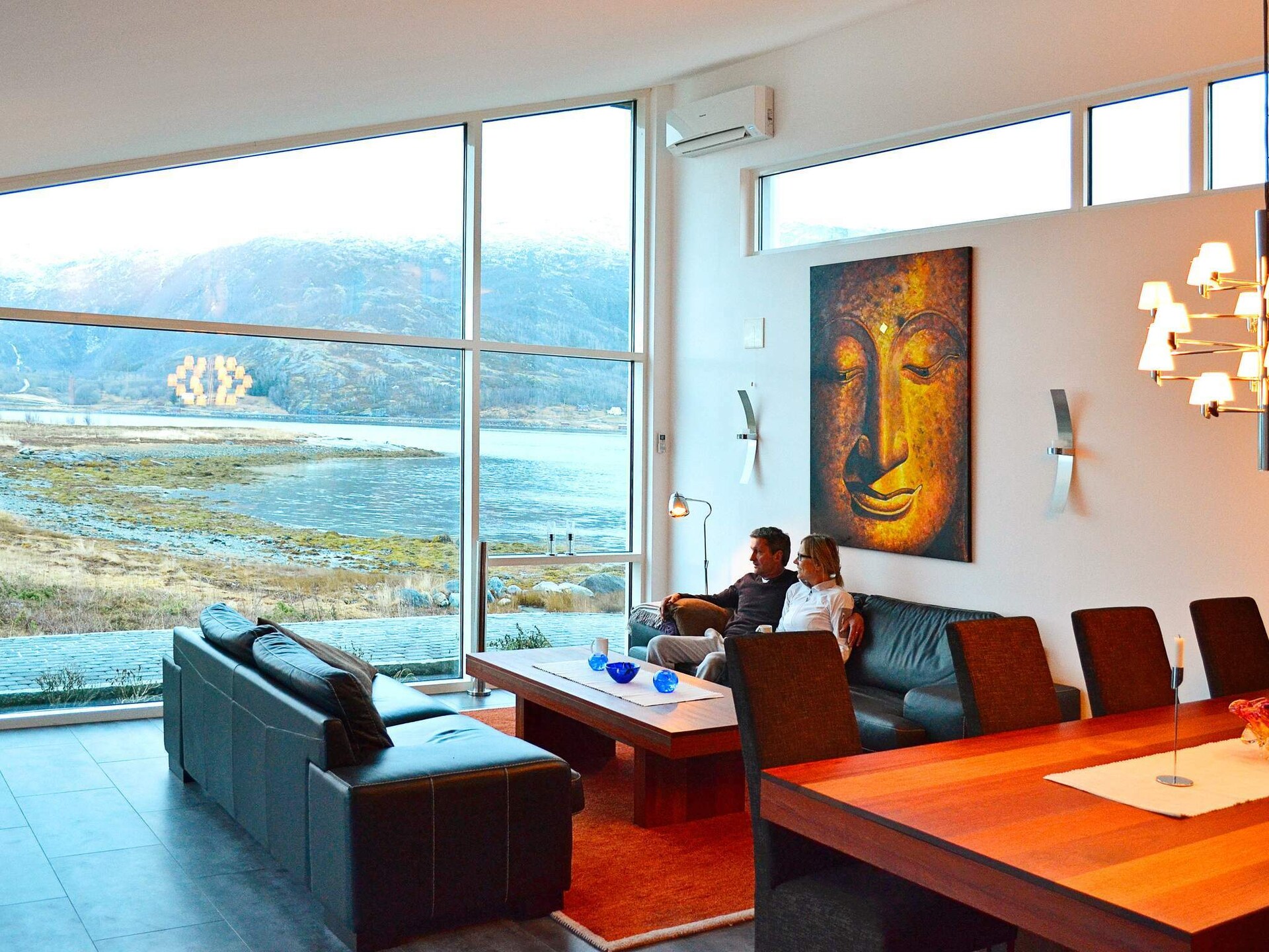 Bekroond vakantiehuis aan zee met panorama uitzicht en whirlpool bij Inndyr - foto 13