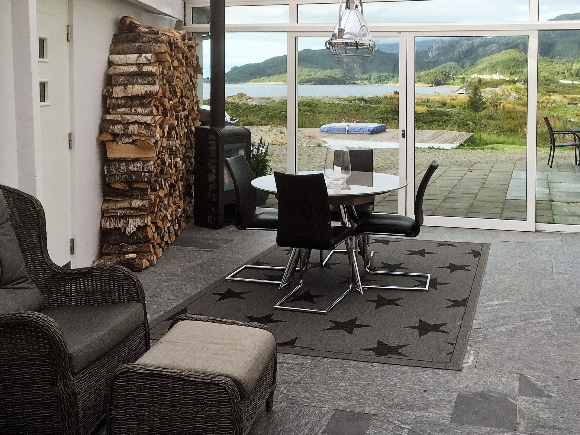 Bekroond vakantiehuis aan zee met panorama uitzicht en whirlpool bij Inndyr - foto 23