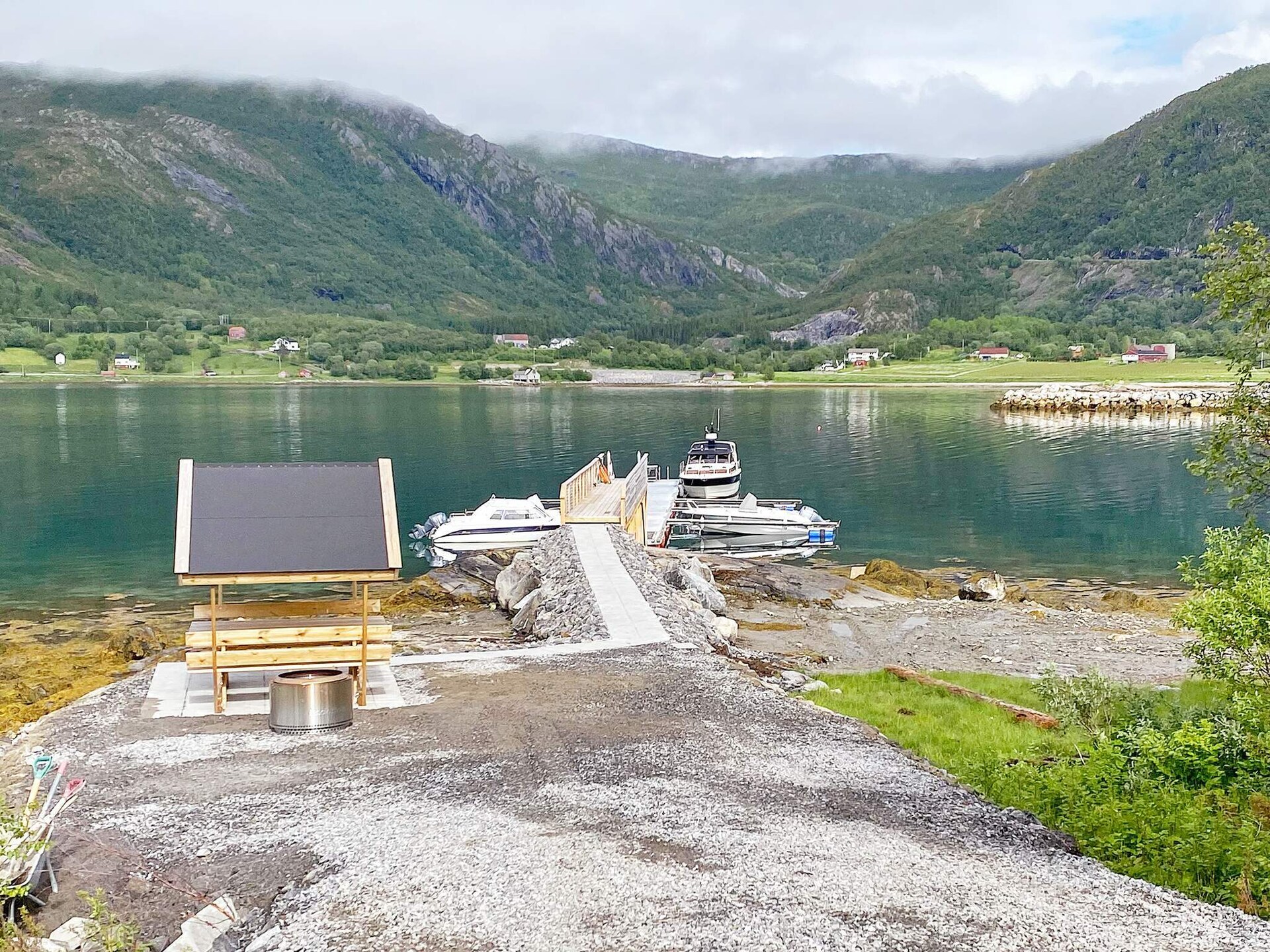 Bekroond vakantiehuis aan zee met panorama uitzicht en whirlpool bij Inndyr - foto 31