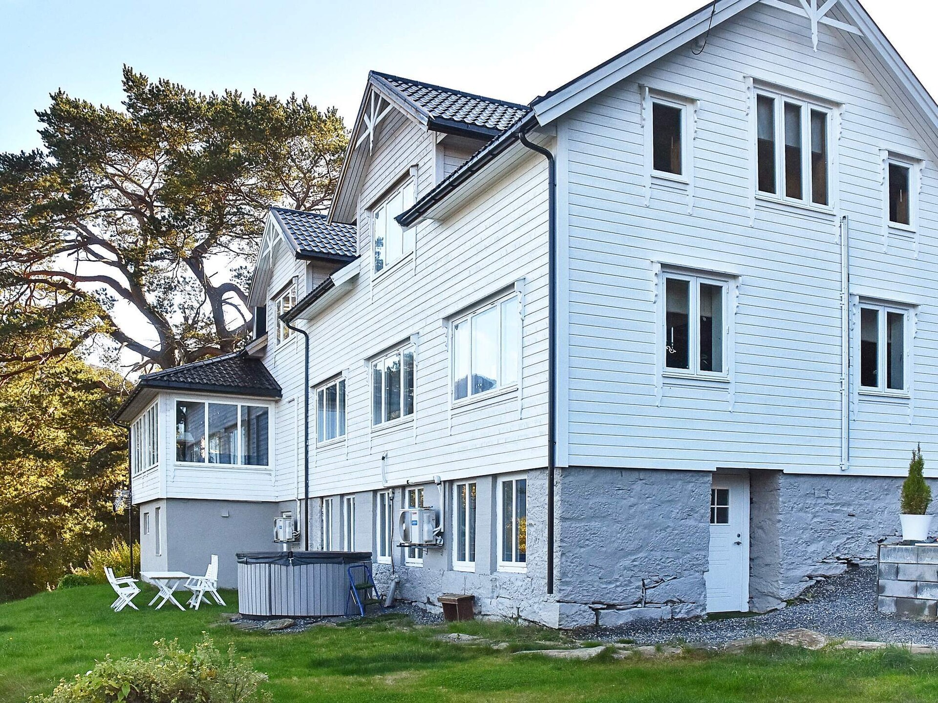 Panoramisch vakantiehuis met fjordzicht, sauna en buiten-jacuzzi bij Folkestad - foto 3