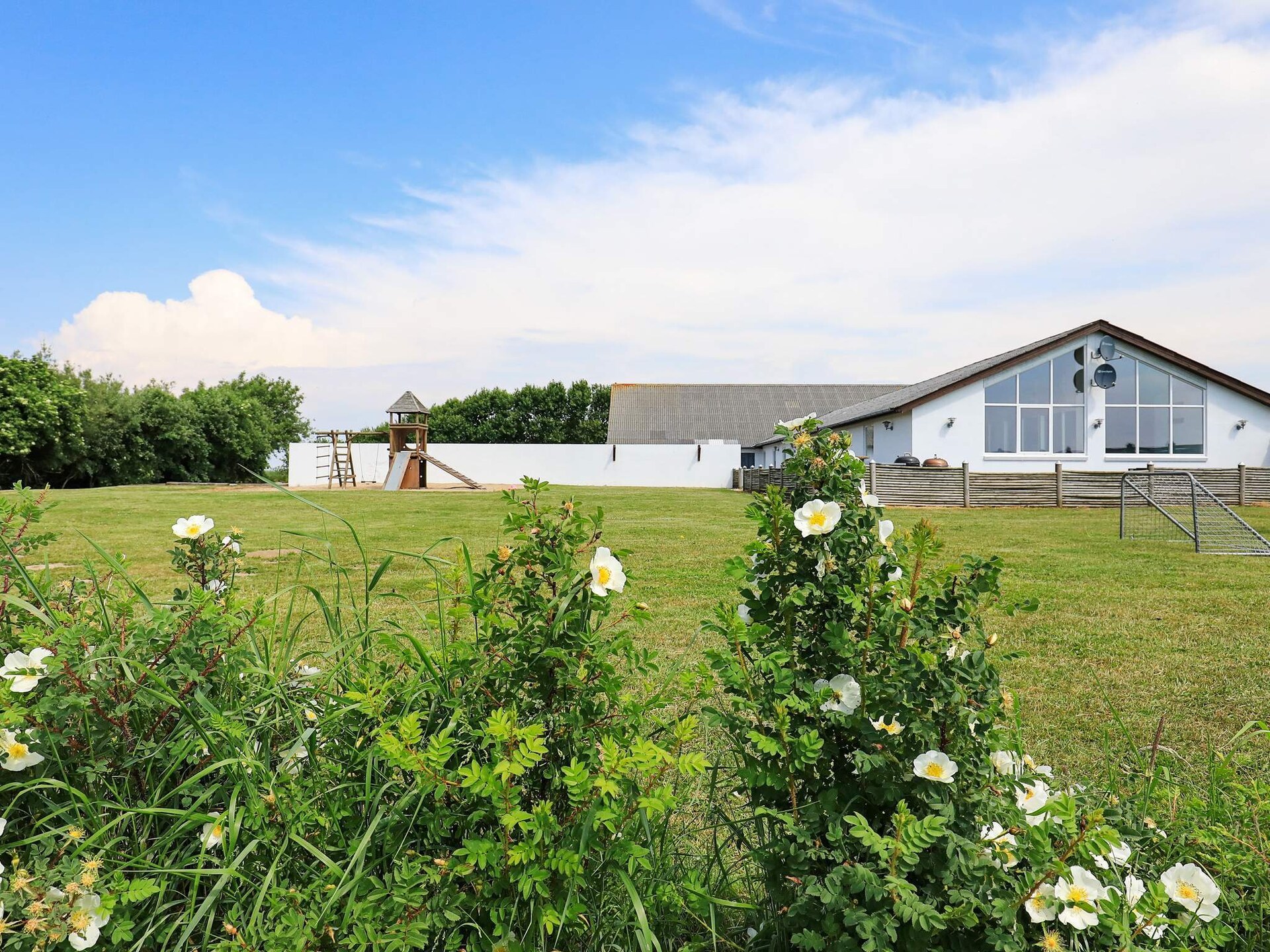 Groot vakantiehuis met panoramisch uitzicht op de Limfjord en privézwembad - foto 1