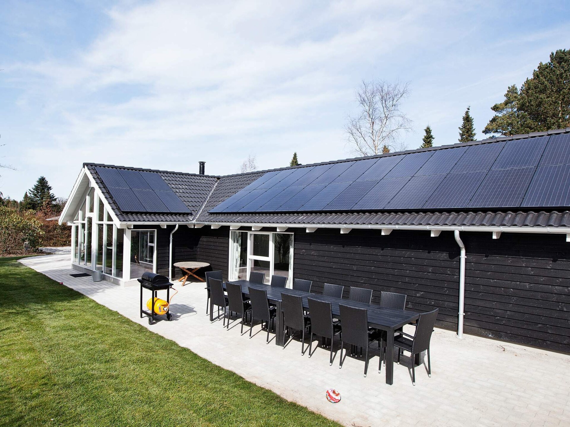 Ruim vakantiehuis voor 14 personen met zwembad, sauna en activiteitenruimte op 900m van zee in Hornbæk - foto 7