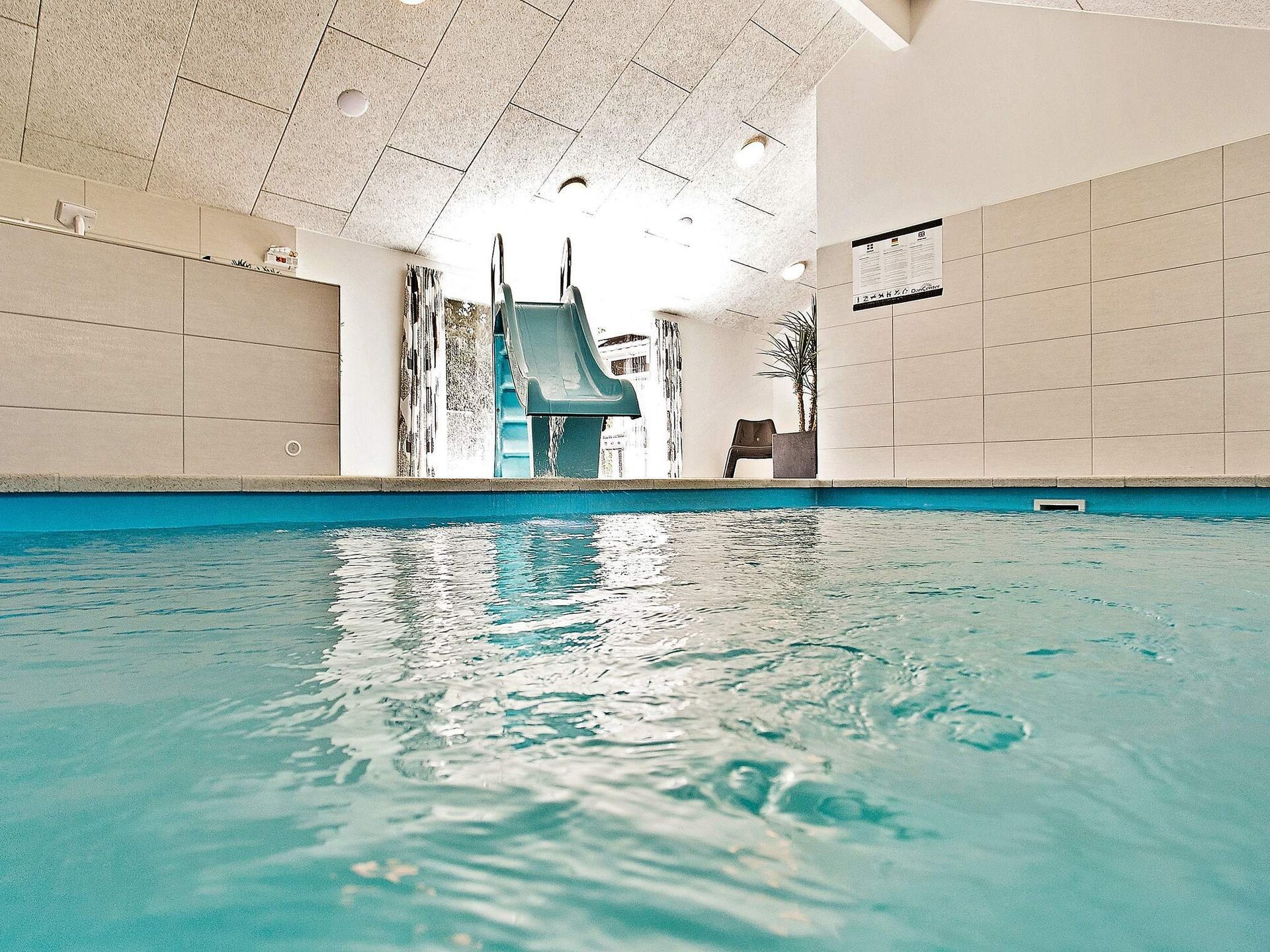 Ruim vakantiehuis voor 14 personen met zwembad, sauna en activiteitenruimte op 900m van zee in Hornbæk - foto 26
