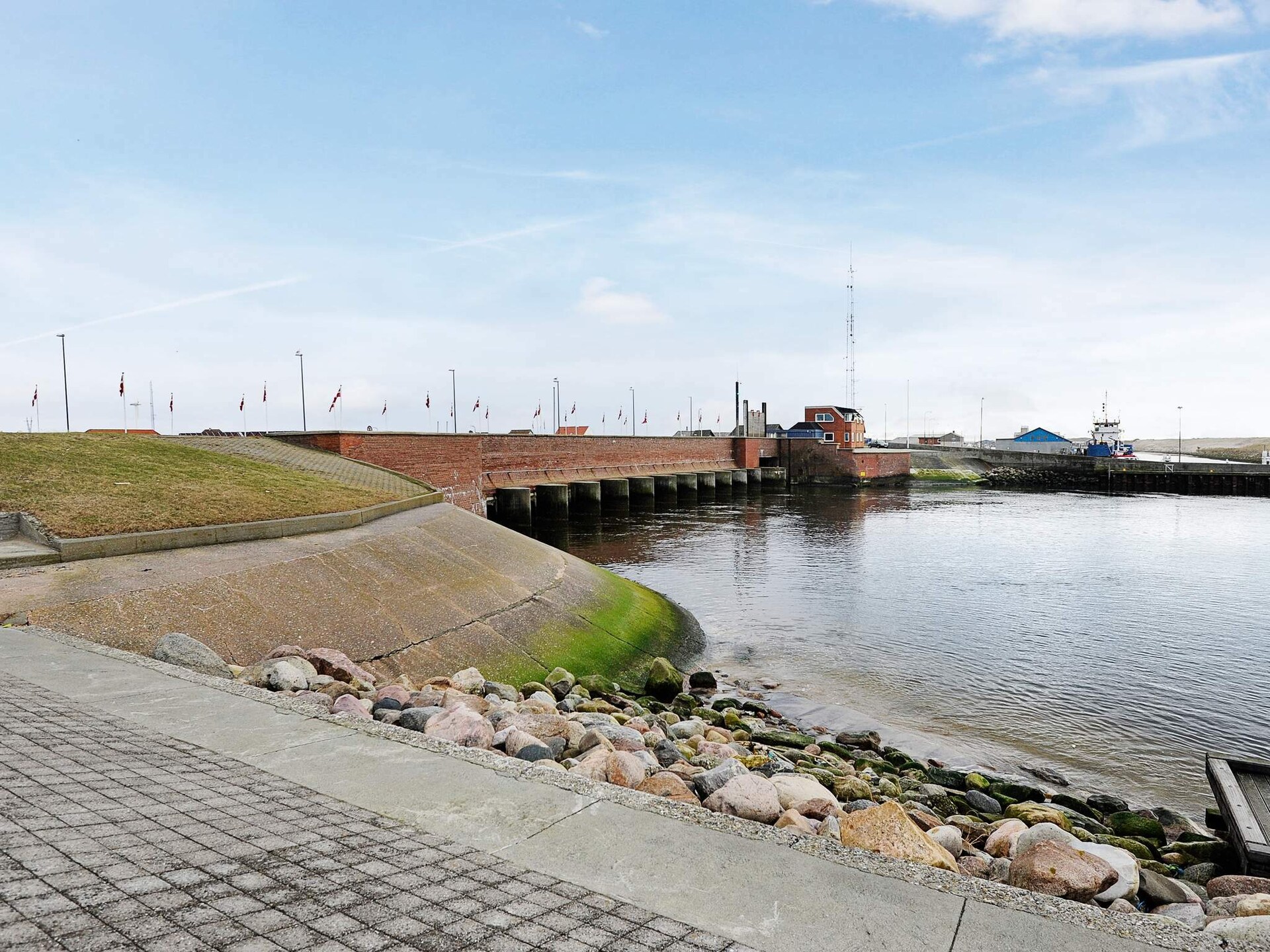 Licht vakantiehuis met sauna en whirlpool op 280m van de zee in Ulfborg - foto 32